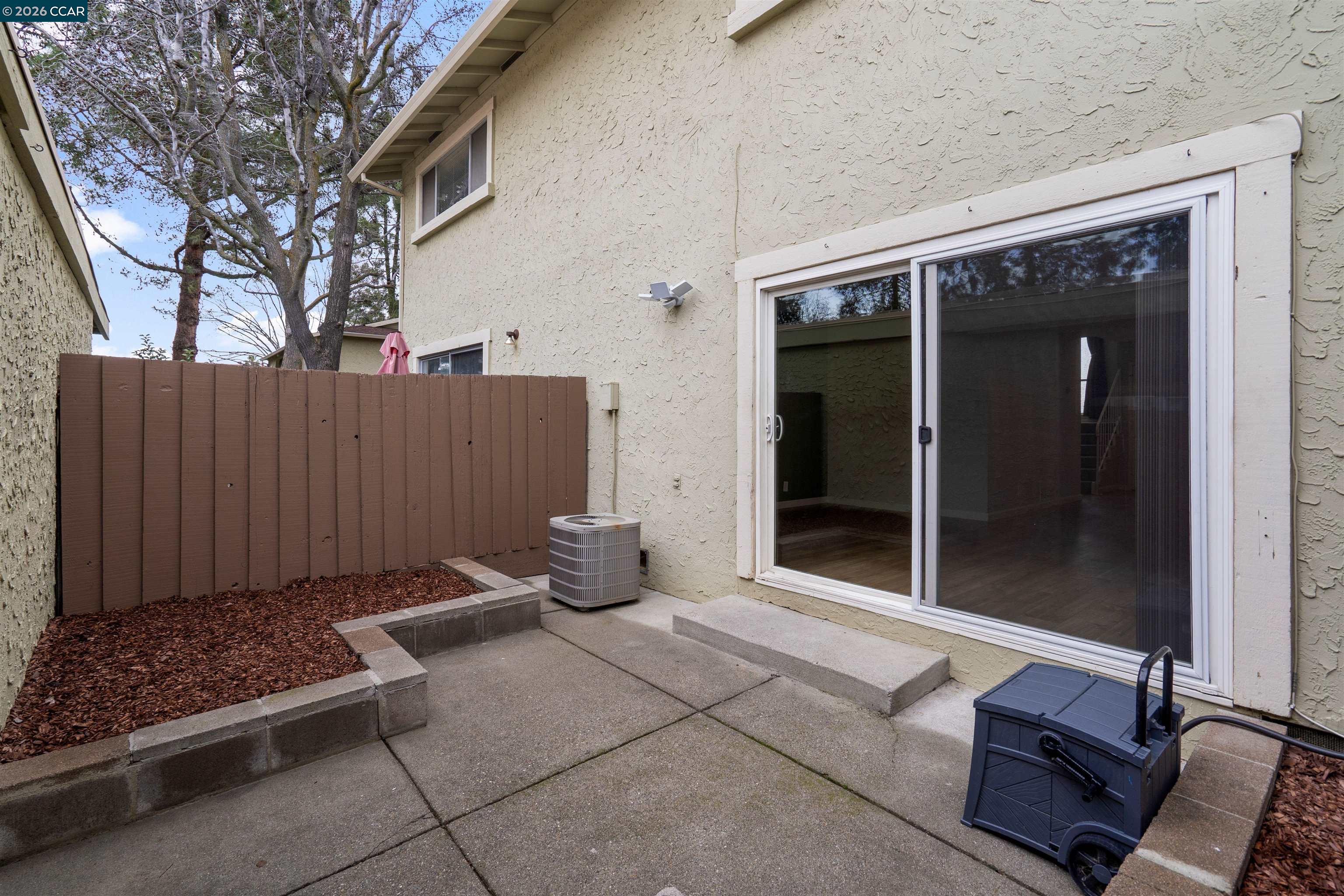 38 Meadowbrook Ave
