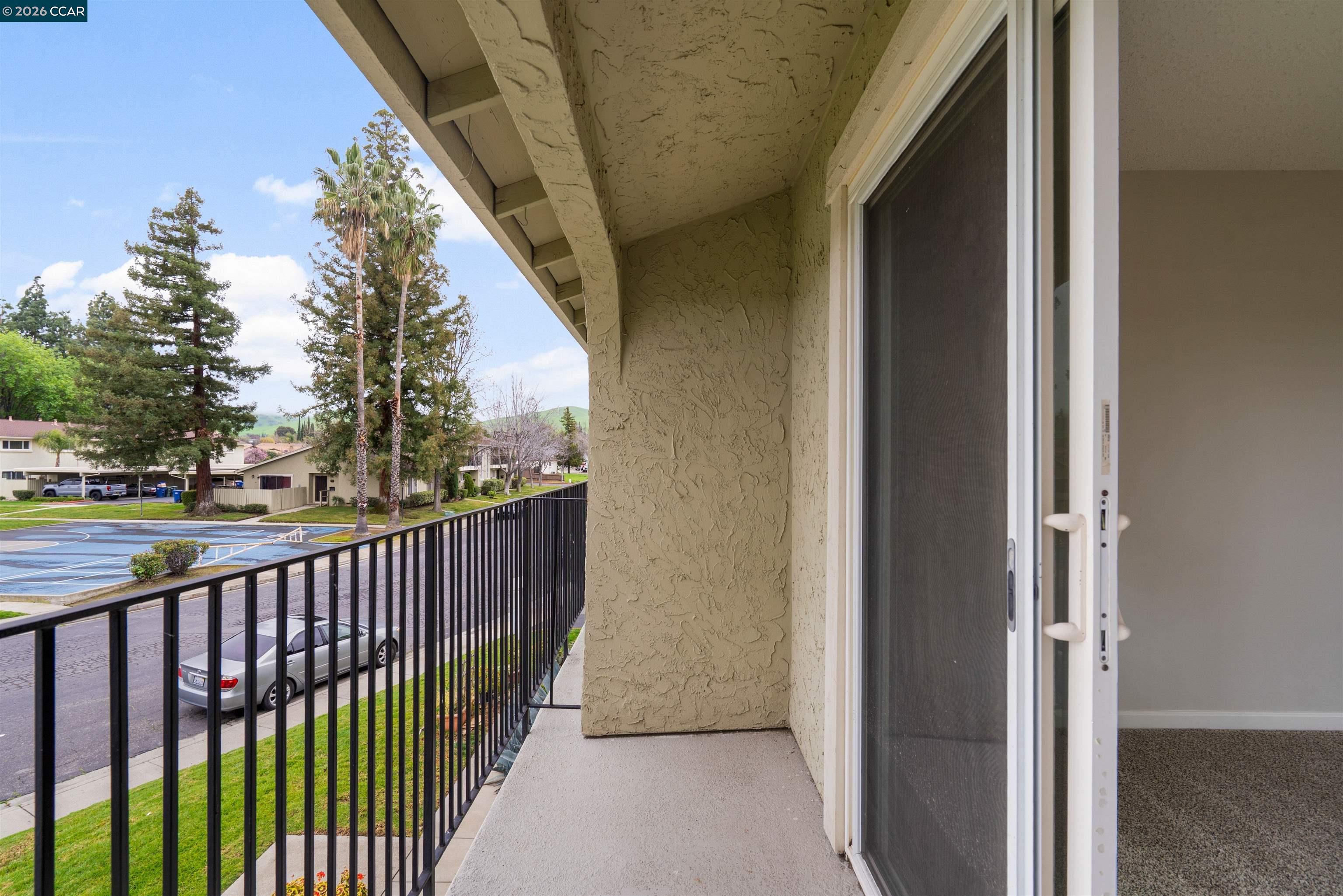 38 Meadowbrook Ave