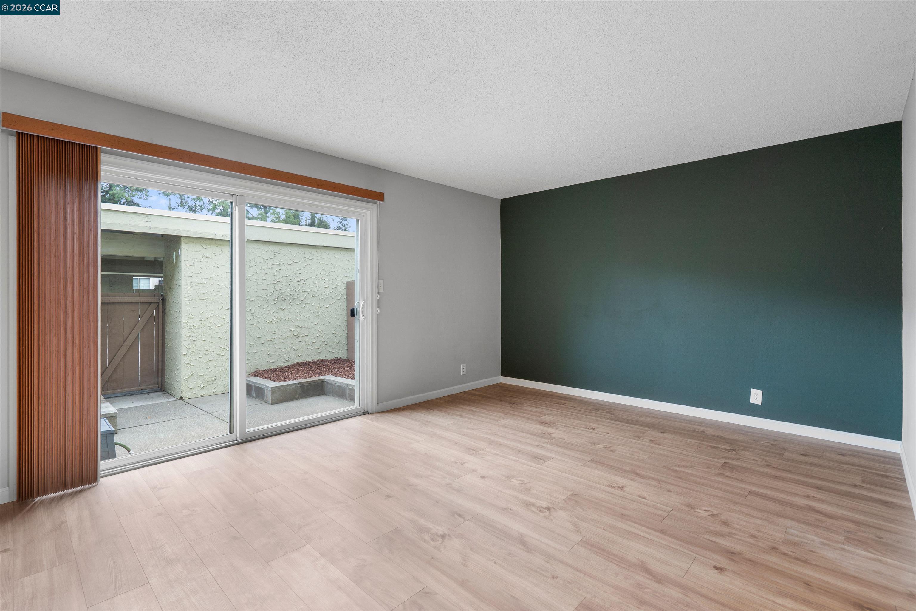 38 Meadowbrook Ave