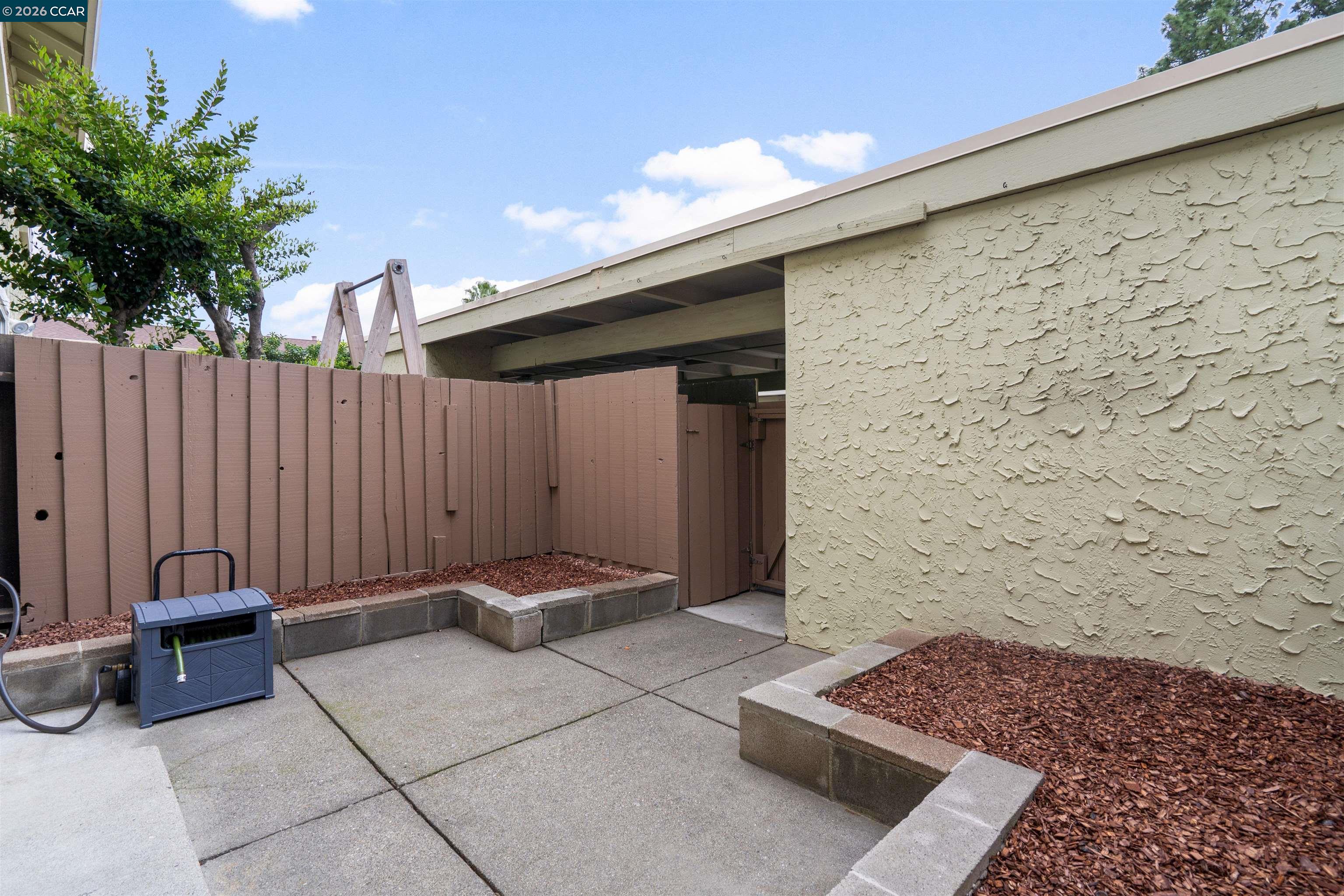 38 Meadowbrook Ave