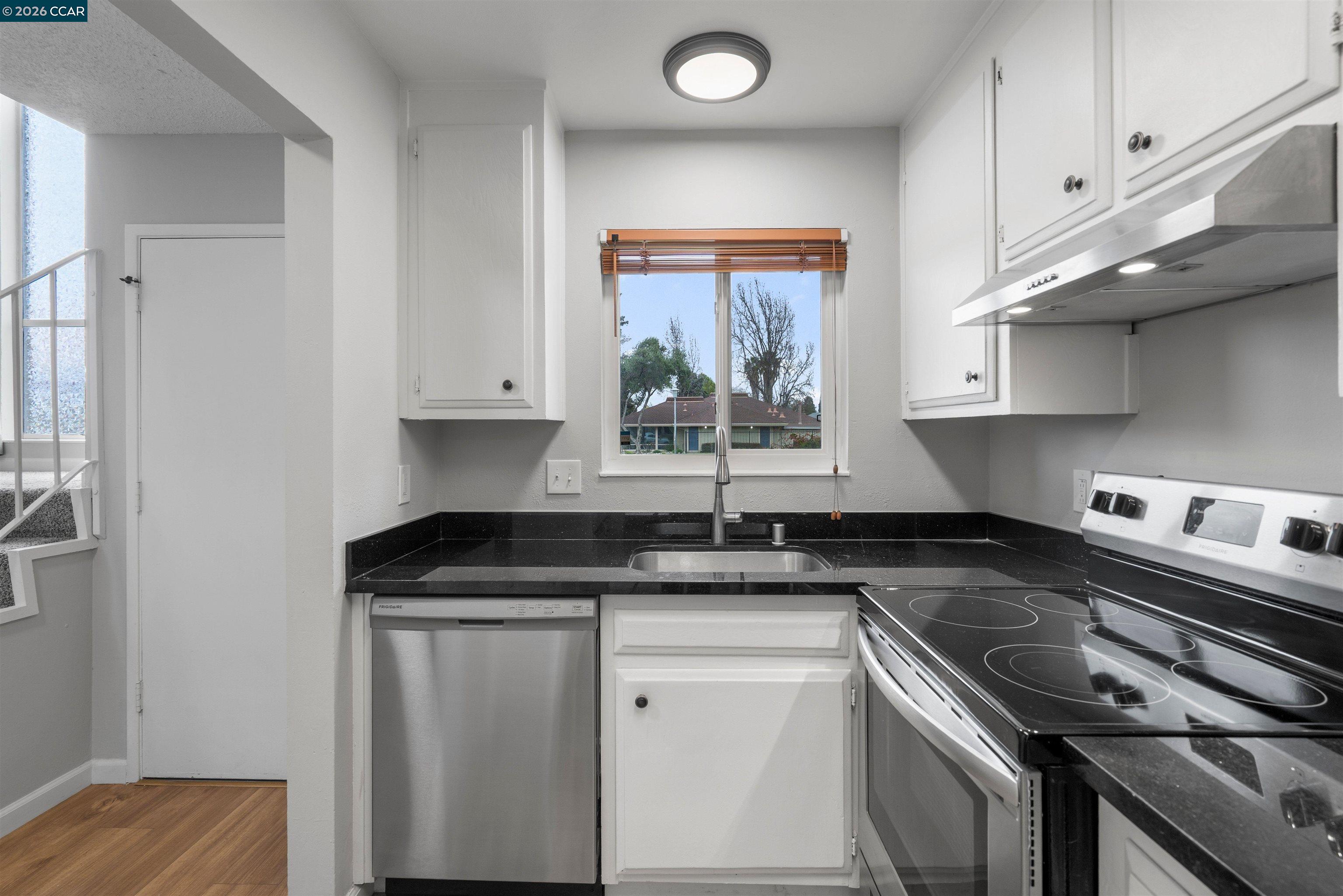 38 Meadowbrook Ave