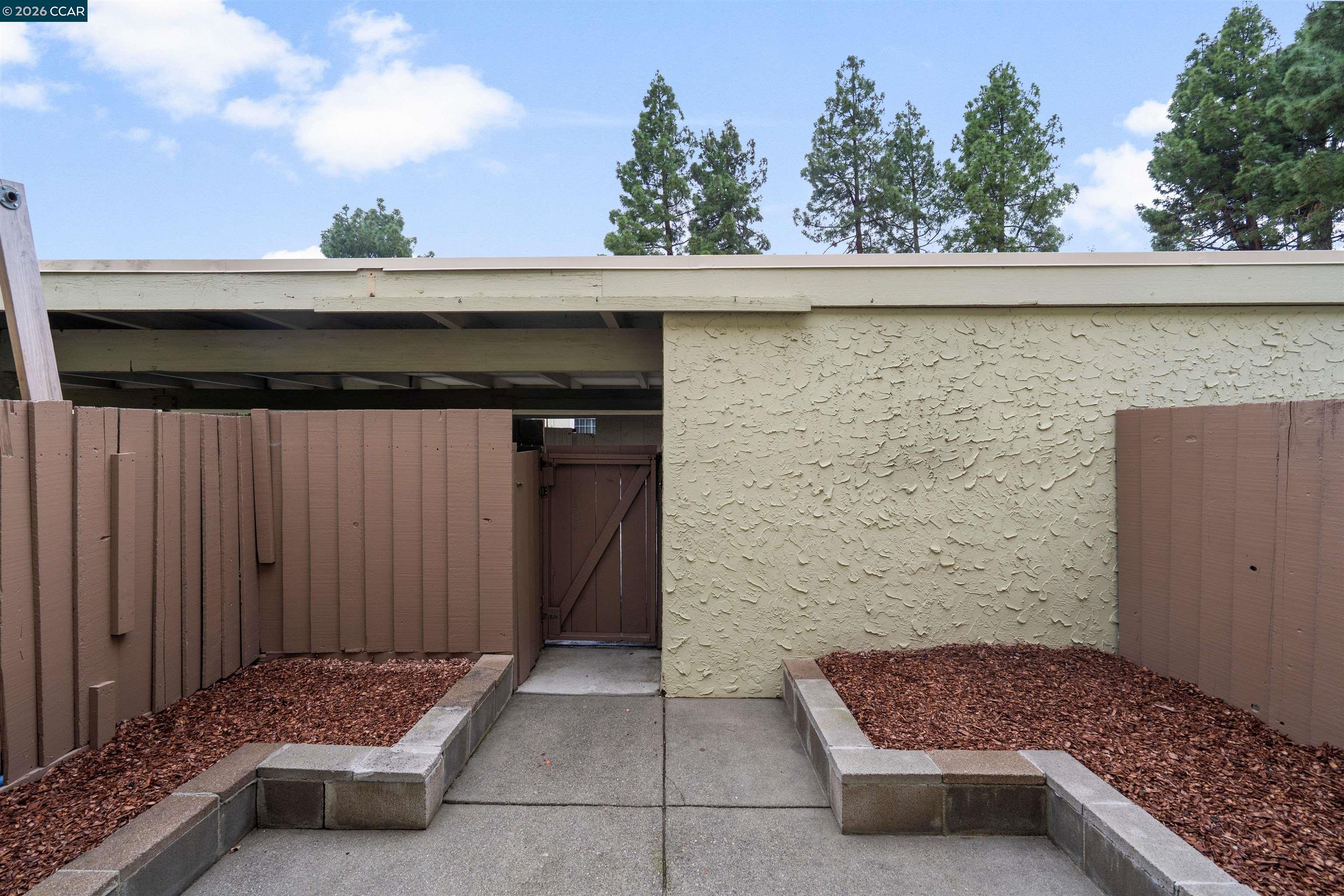 38 Meadowbrook Ave