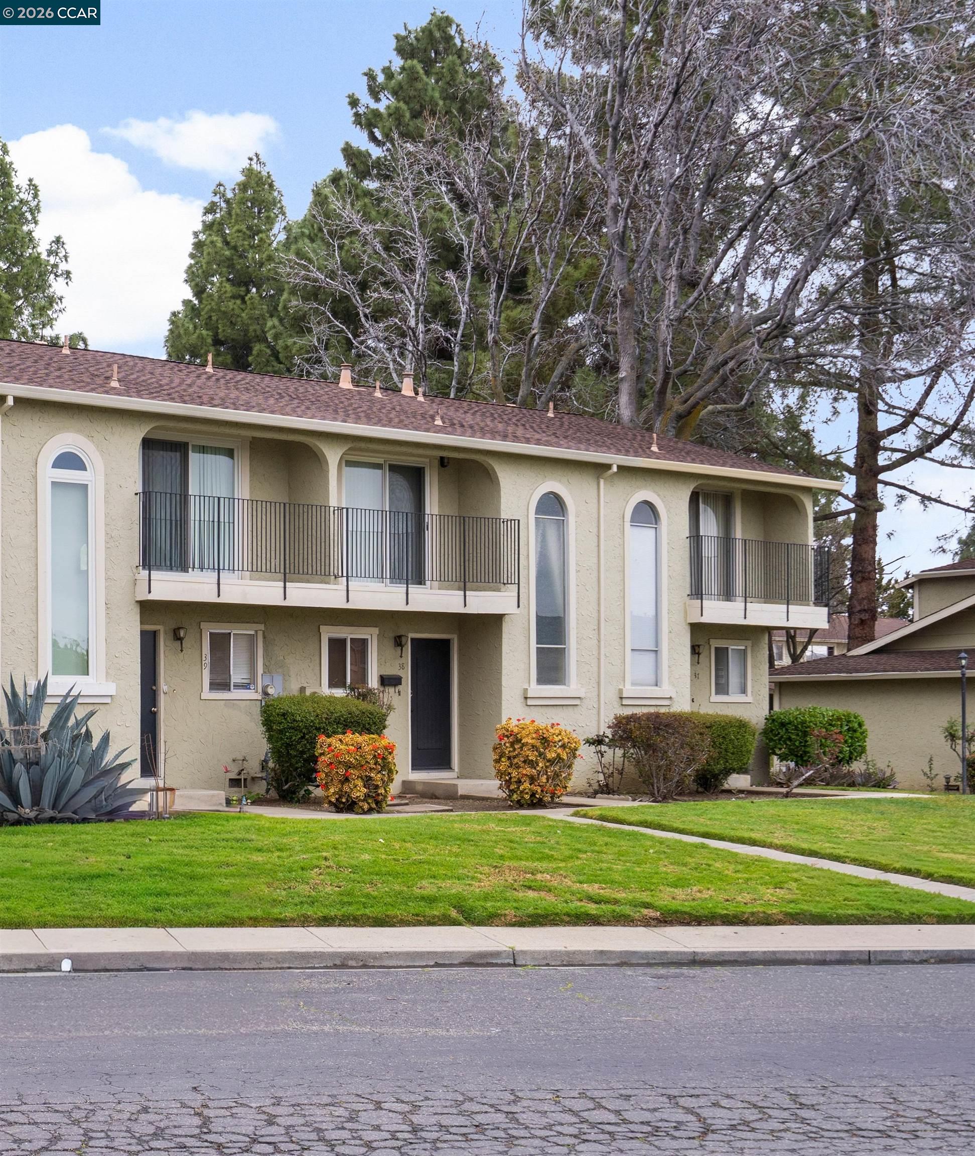 38 Meadowbrook Ave