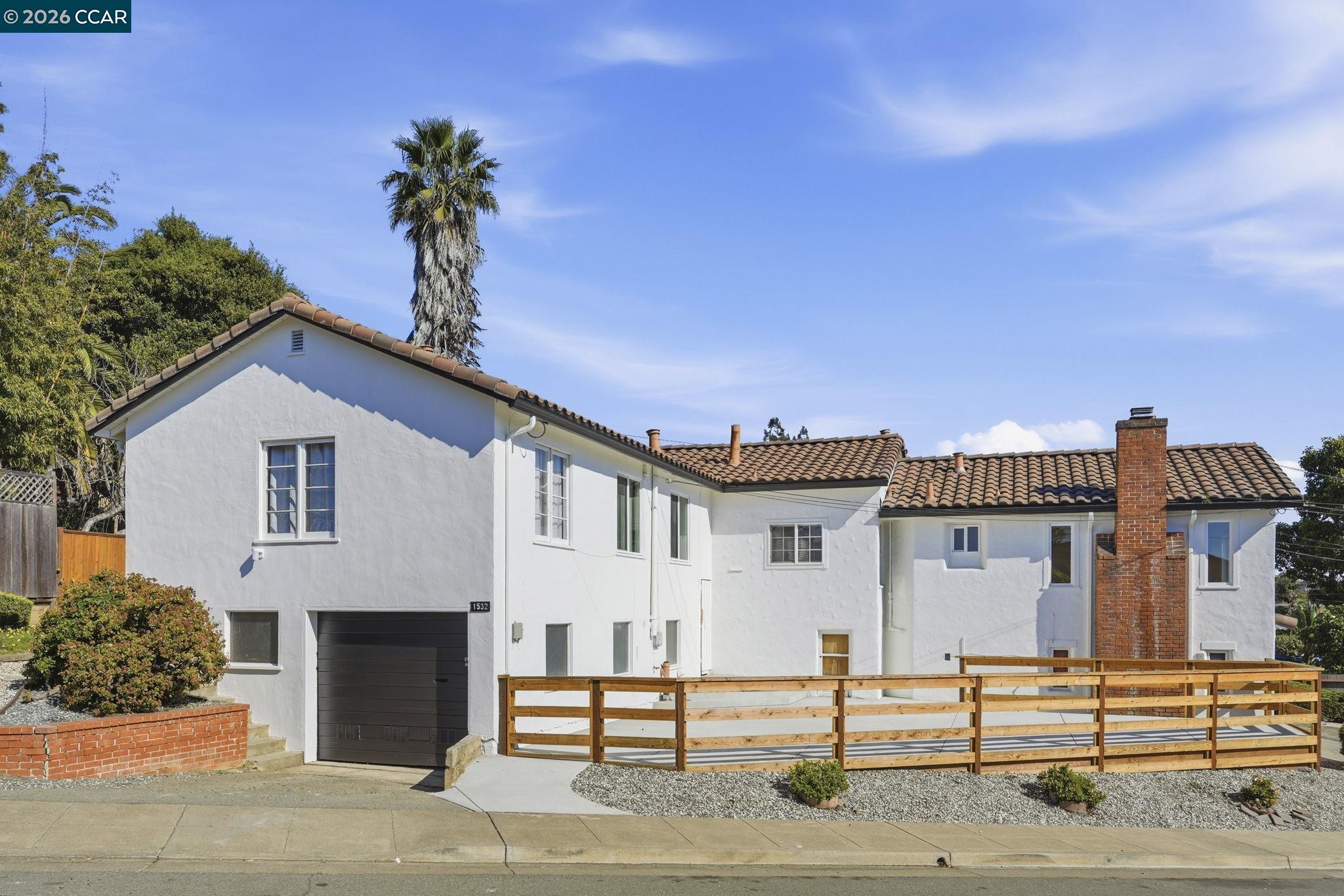1532 Mariposa St