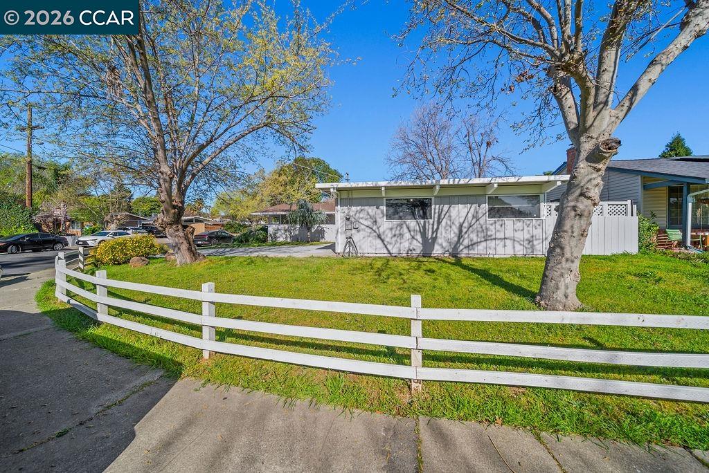 1737 Ravenwood Dr