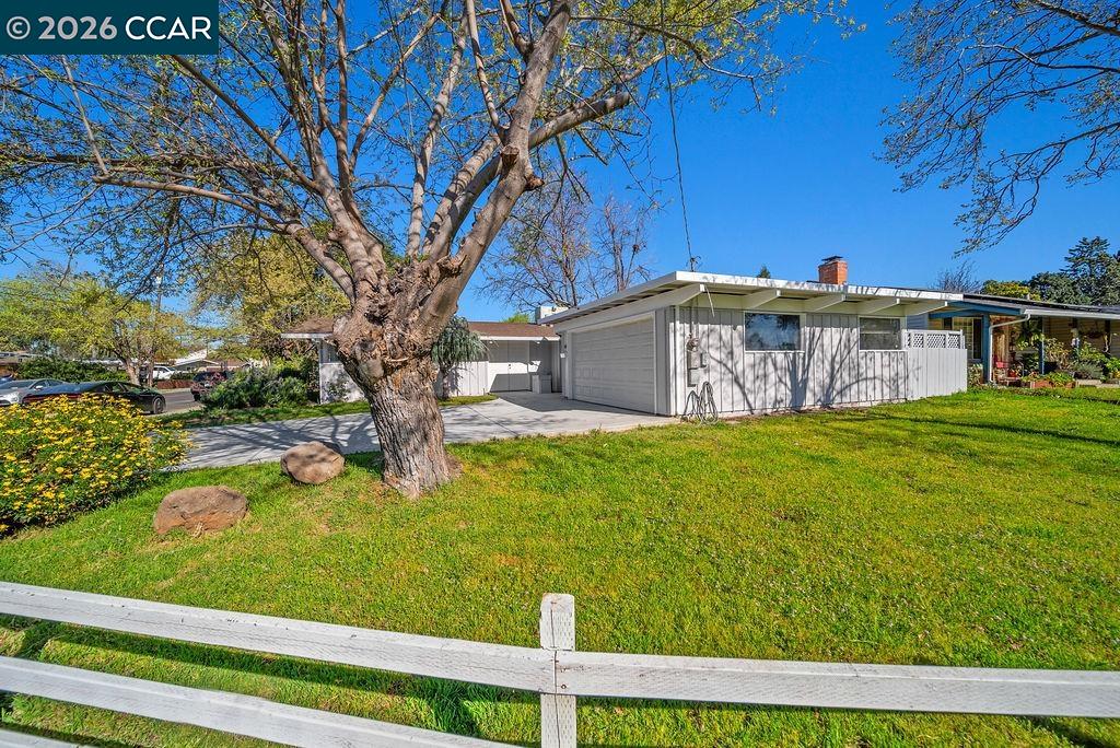 1737 Ravenwood Dr