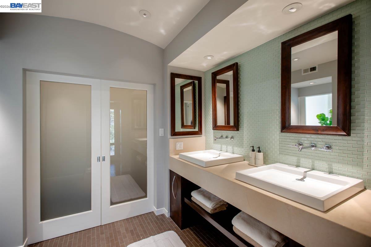 6540 Saroni Dr