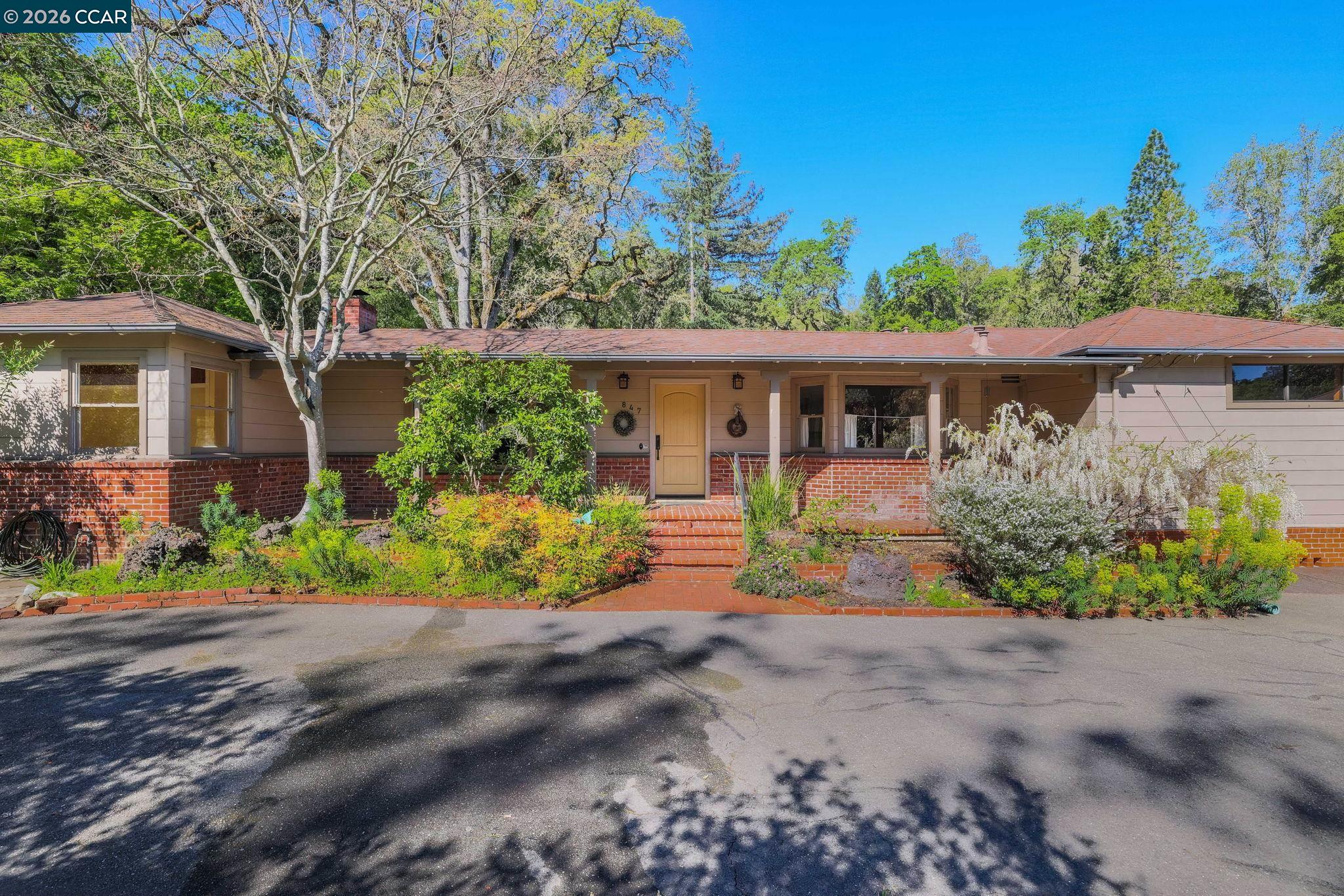 847 Acalanes Rd
