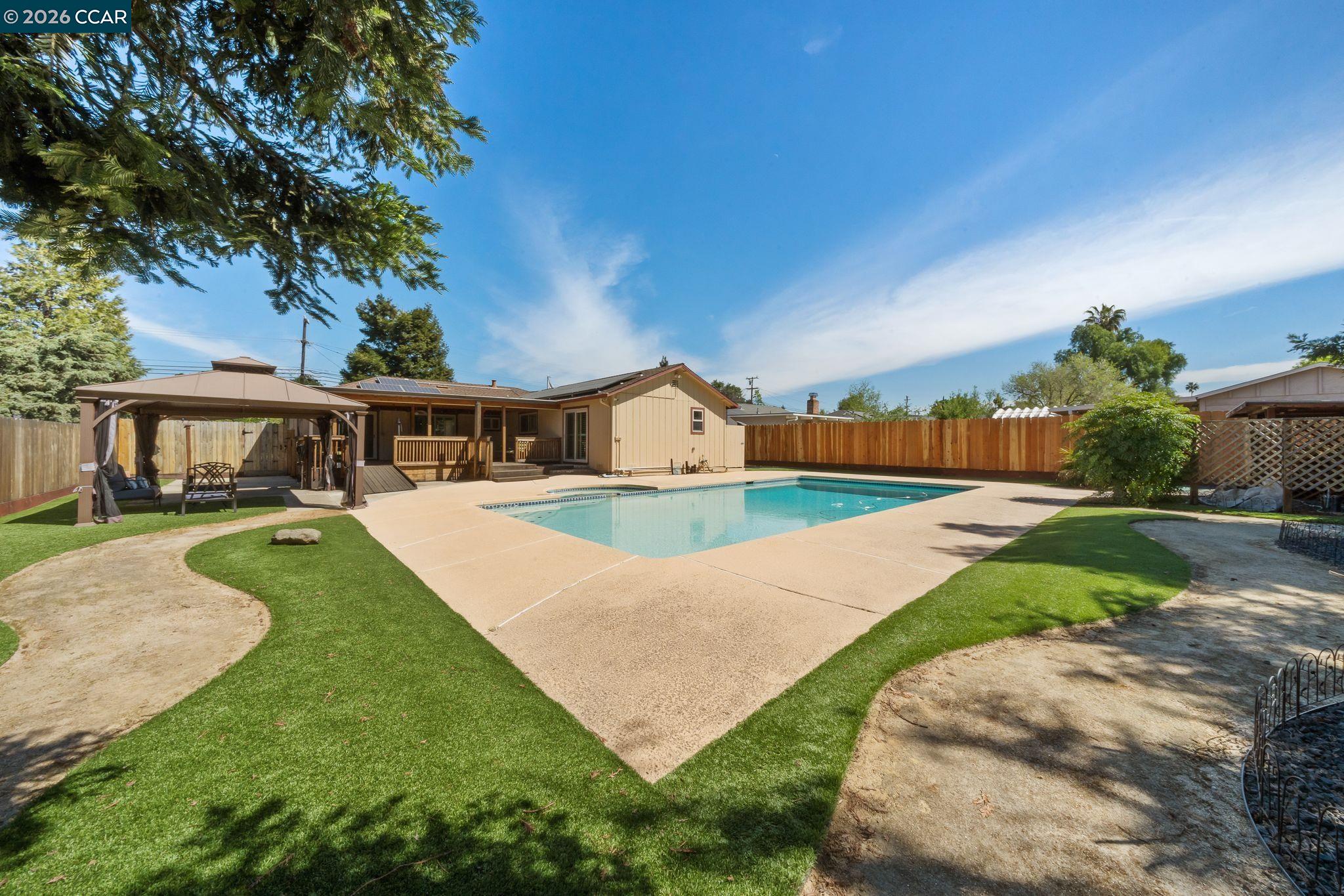 4020 Joan Ave