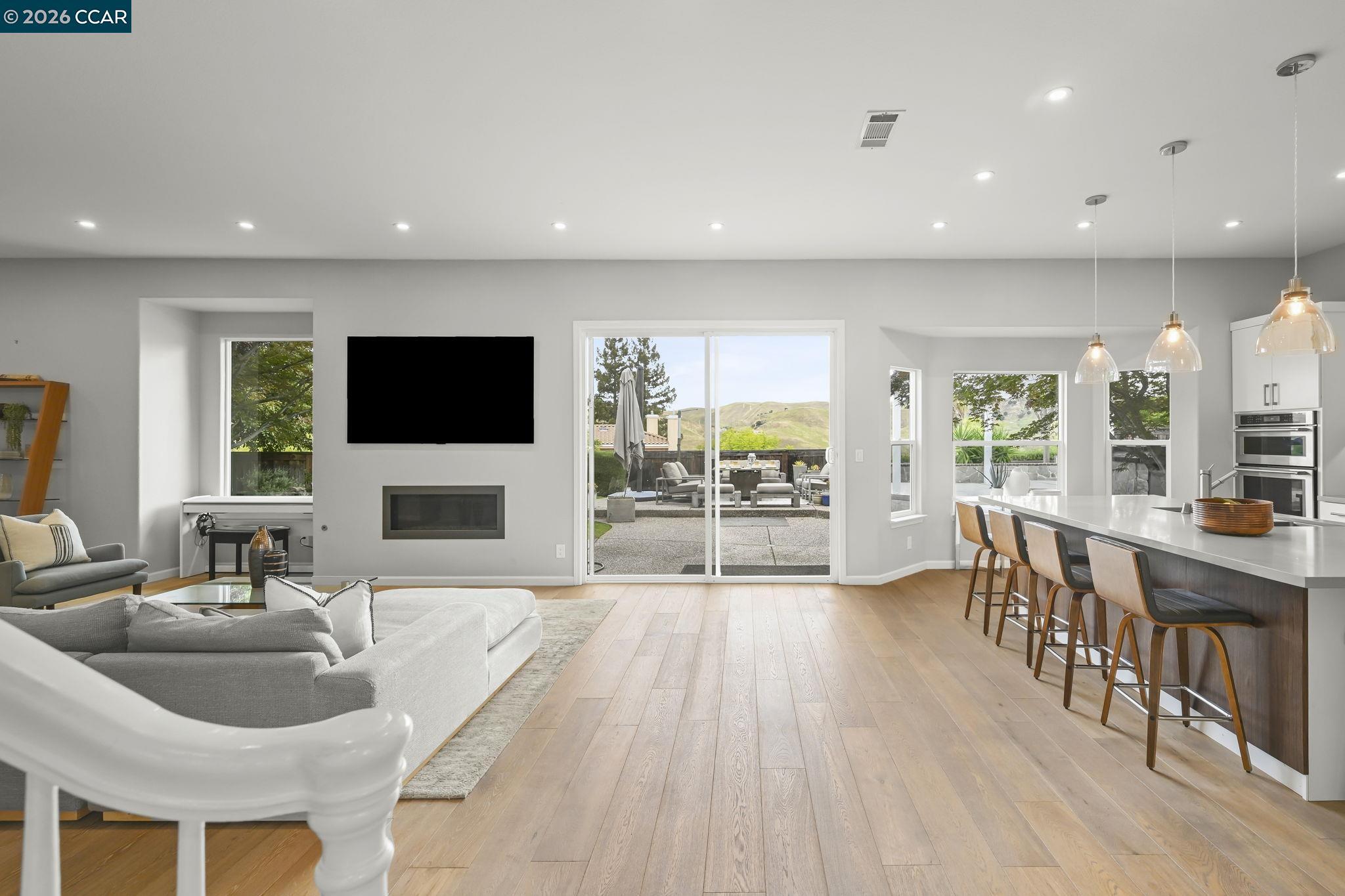 1161 Torrey Pines Pl