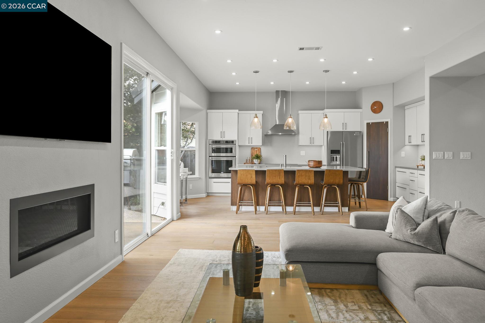 1161 Torrey Pines Pl
