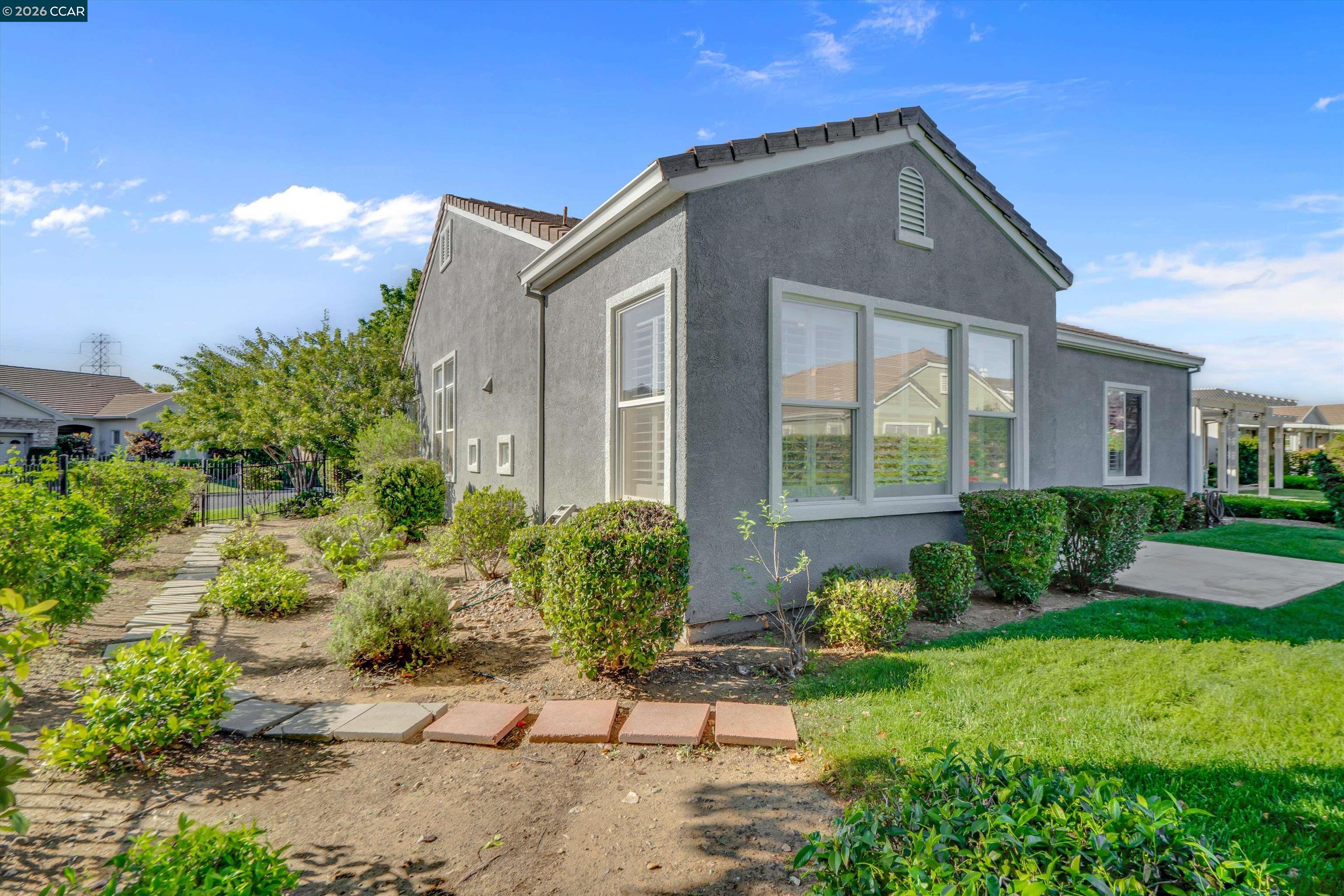 1524 Bismarck Ln