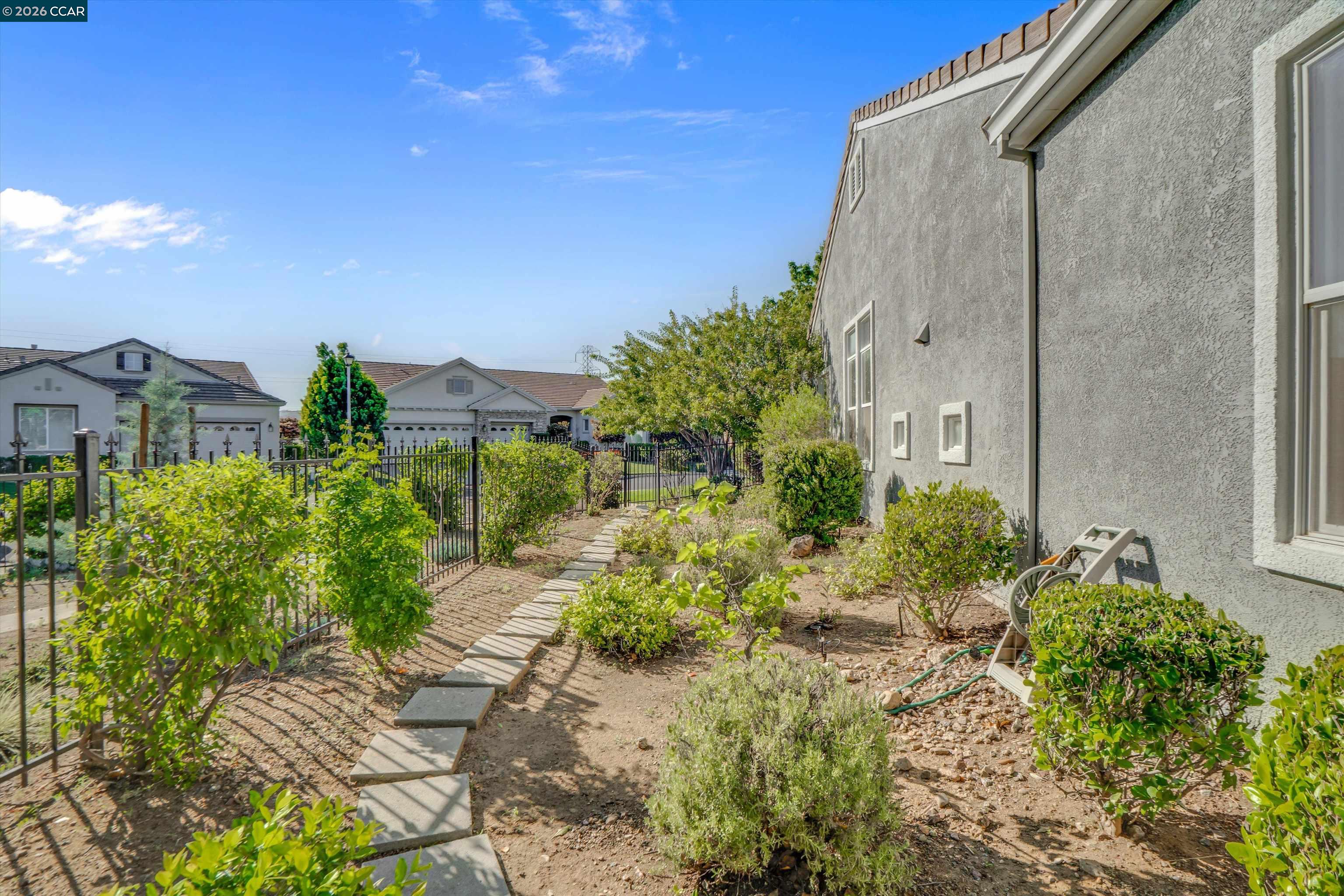 1524 Bismarck Ln