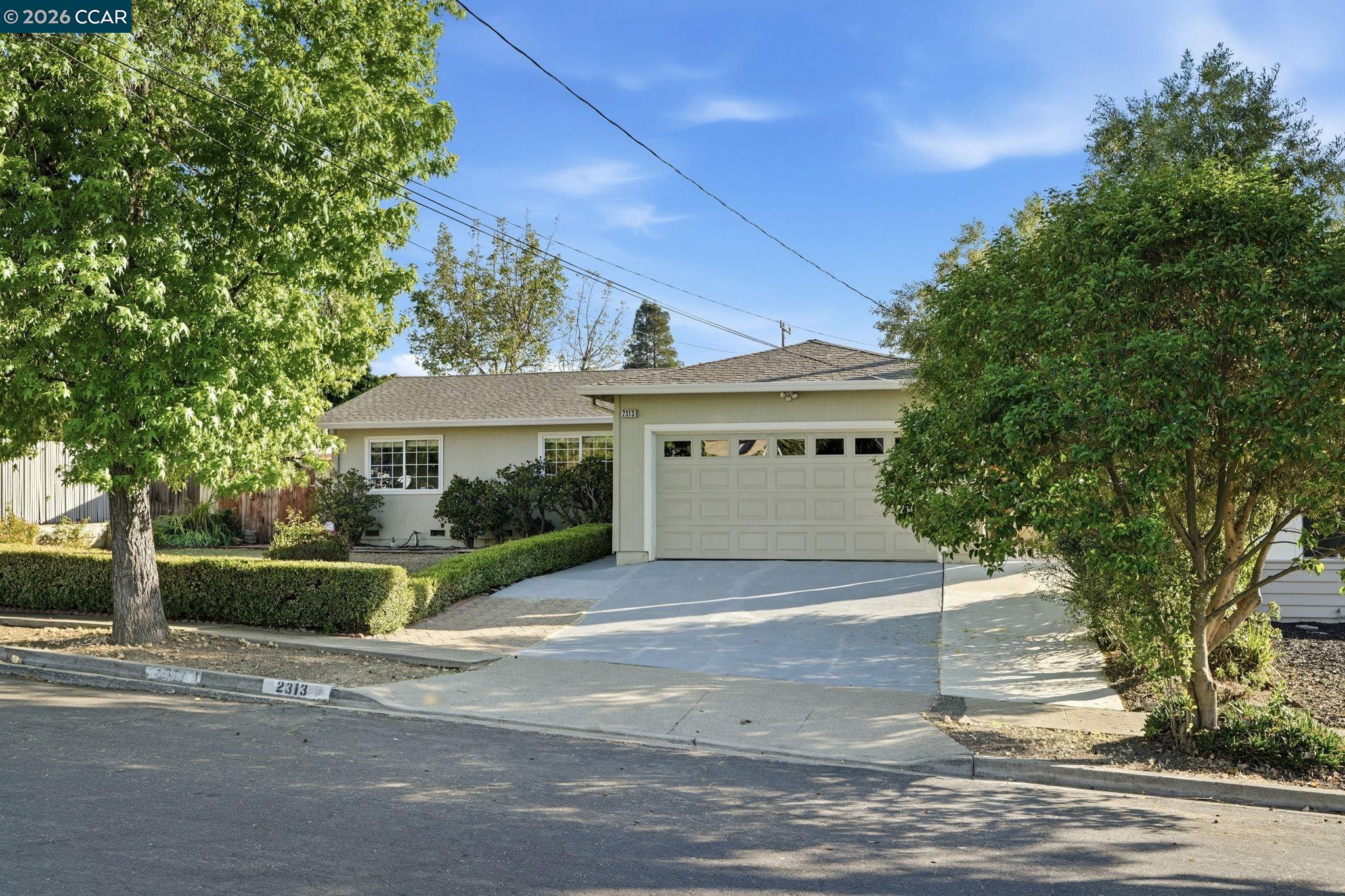 2313 Panoramic Dr