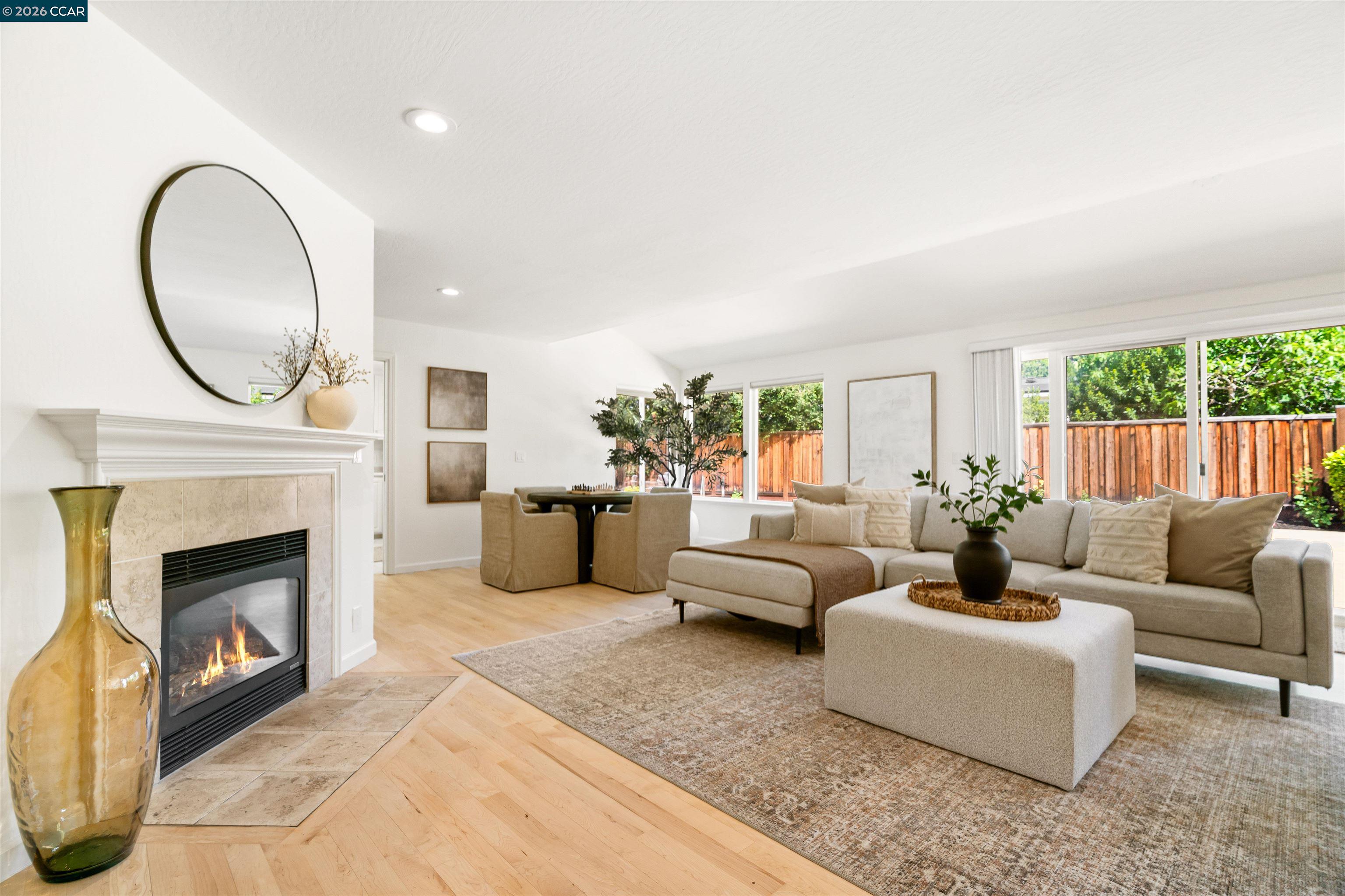 918 Cortina Ct