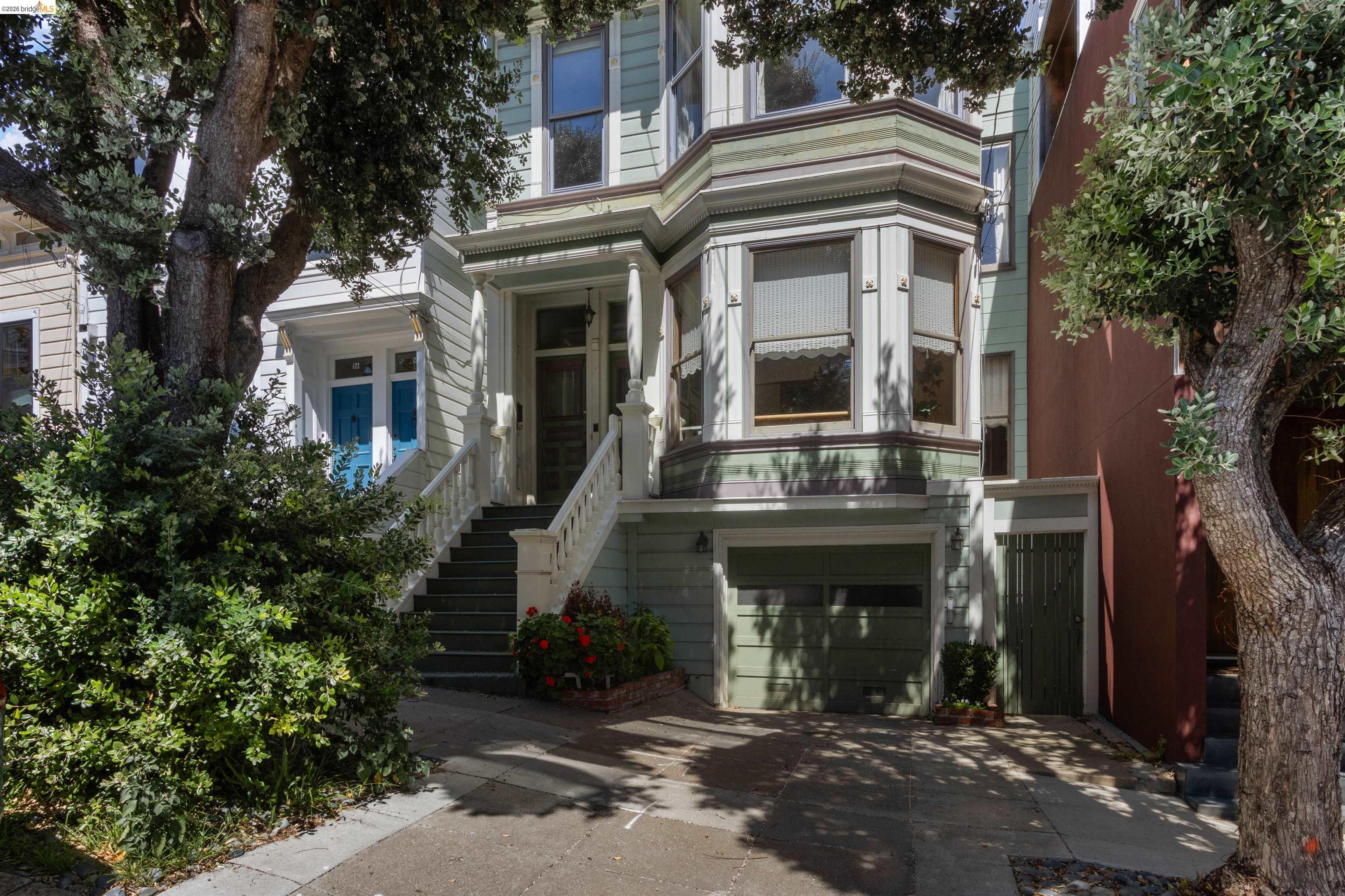 12 Beaver St