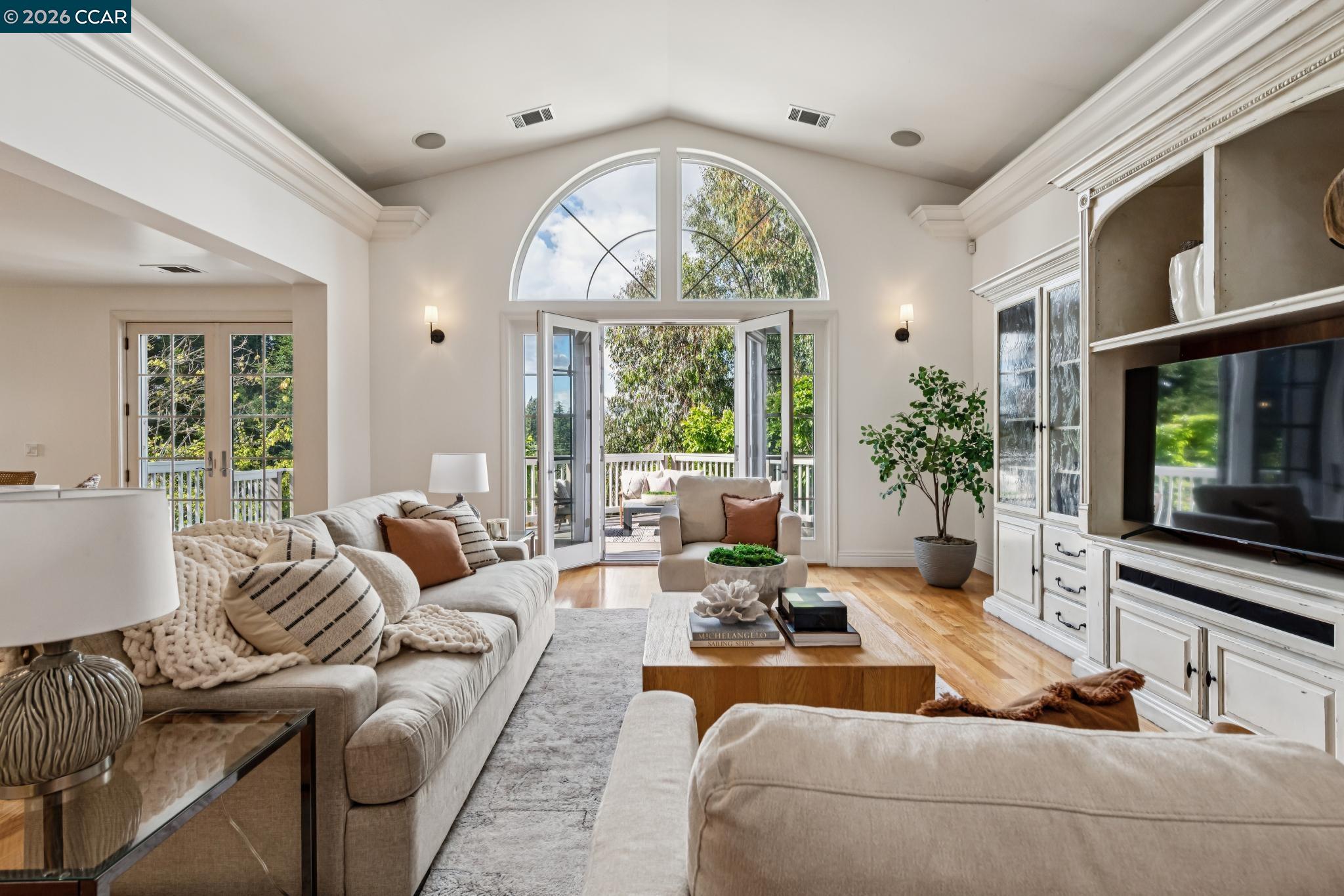 612 Sugarloaf Ct