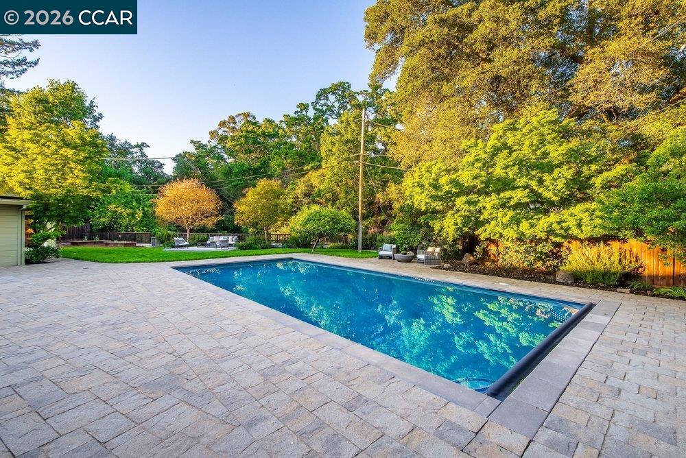 862 McEllen Way