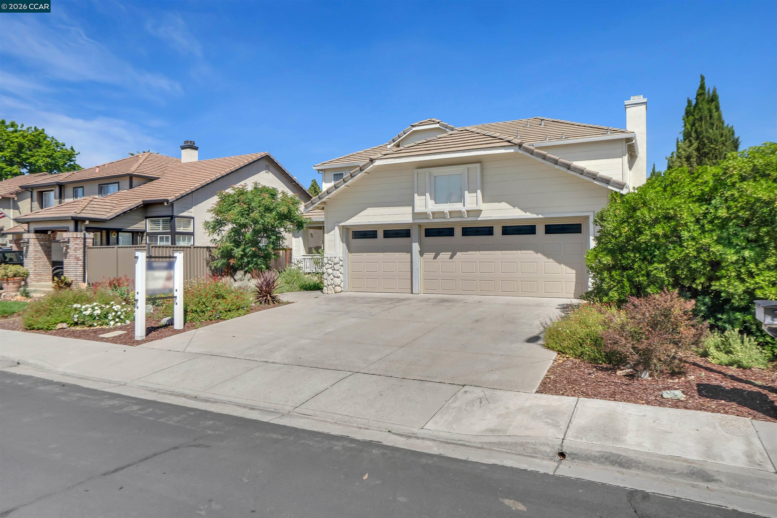 955 Woodsong Ln