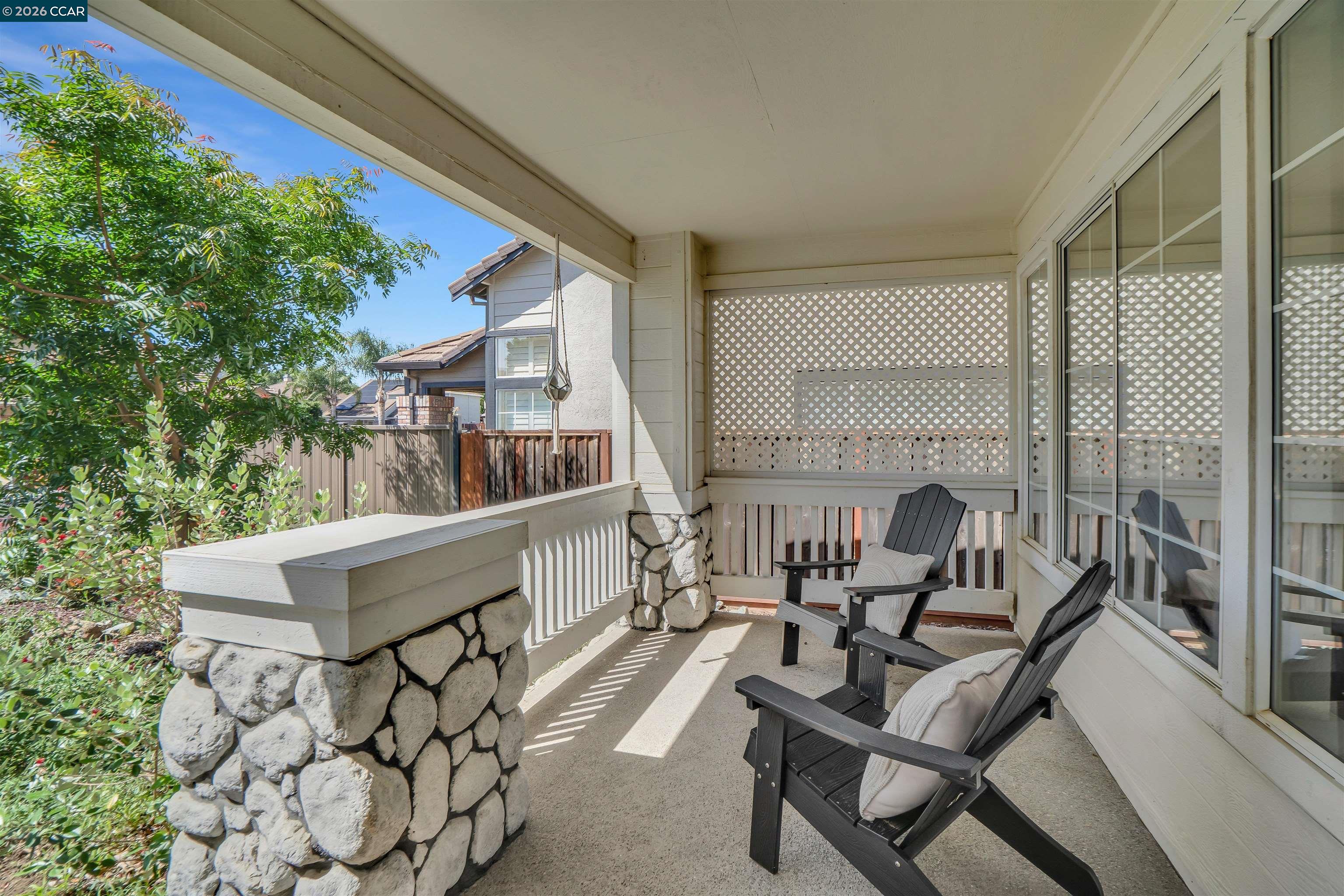 955 Woodsong Ln