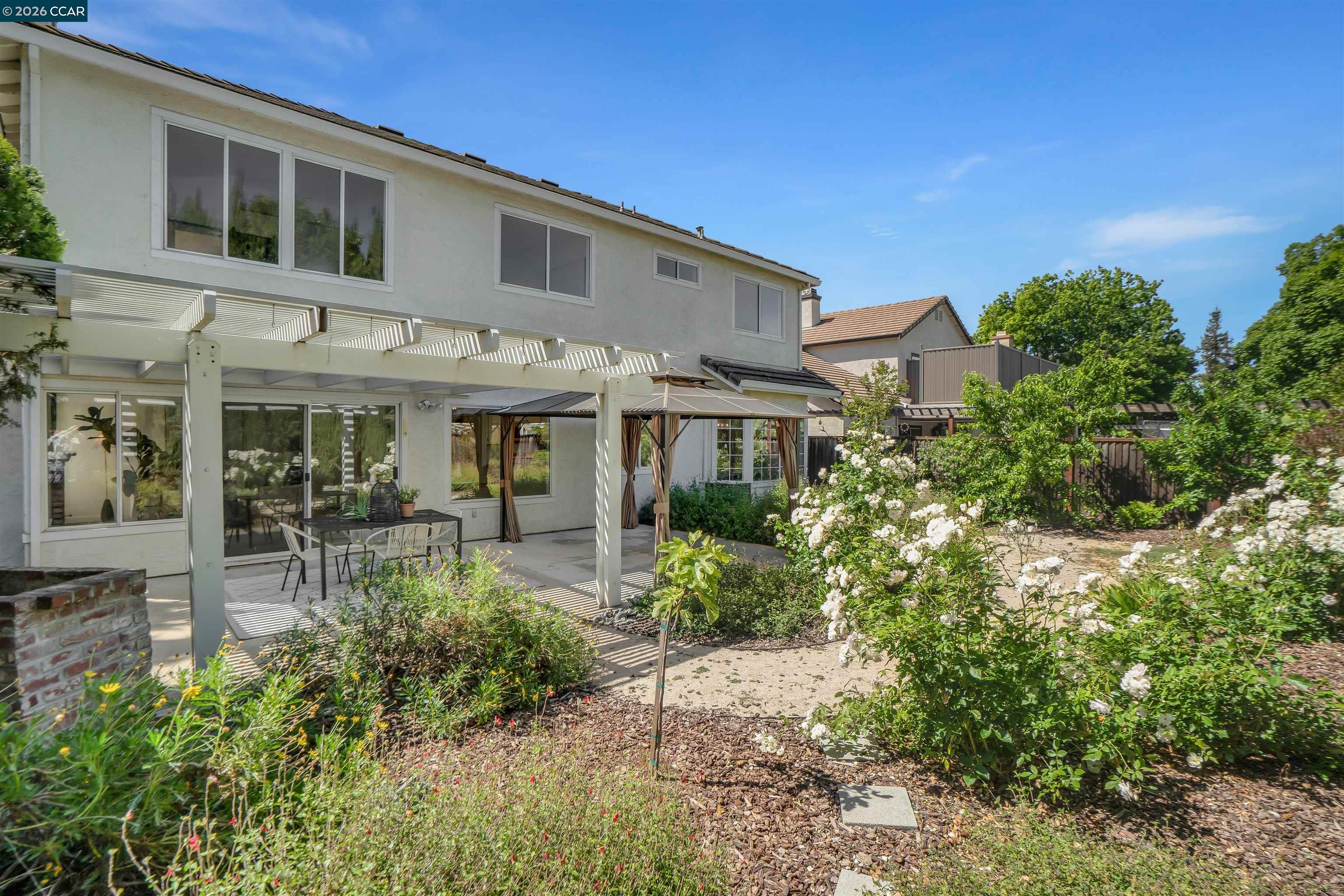 955 Woodsong Ln