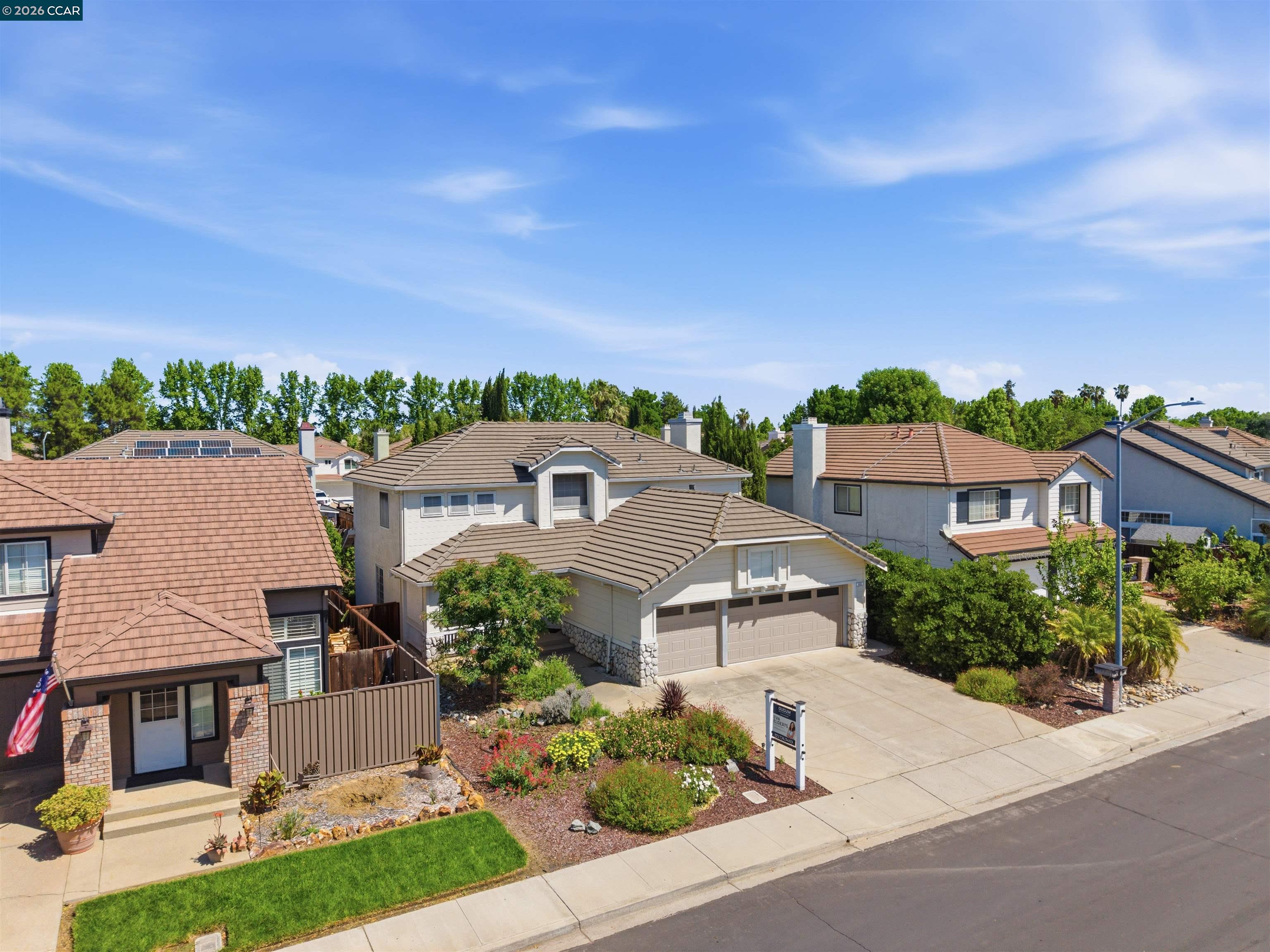 955 Woodsong Ln
