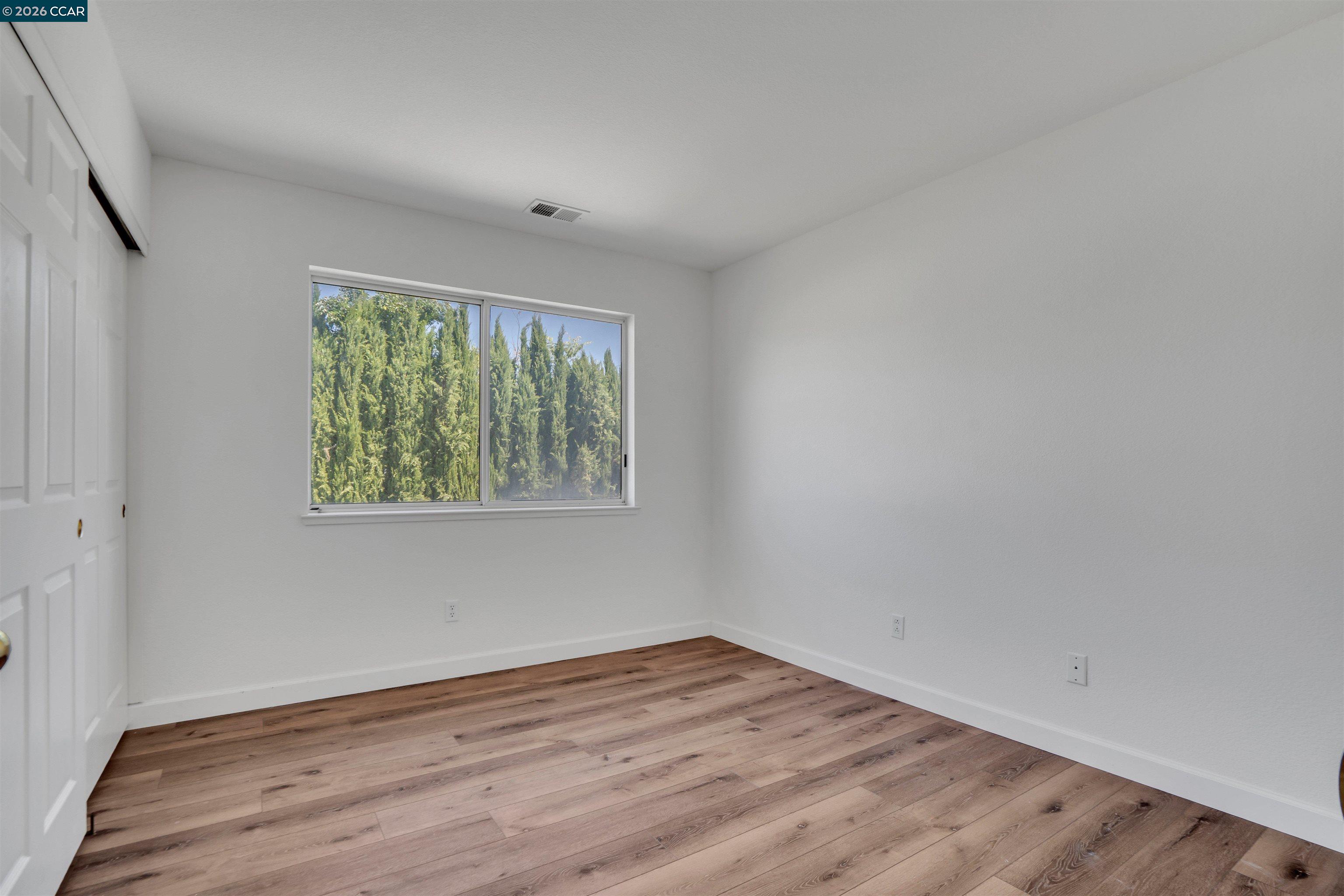 955 Woodsong Ln