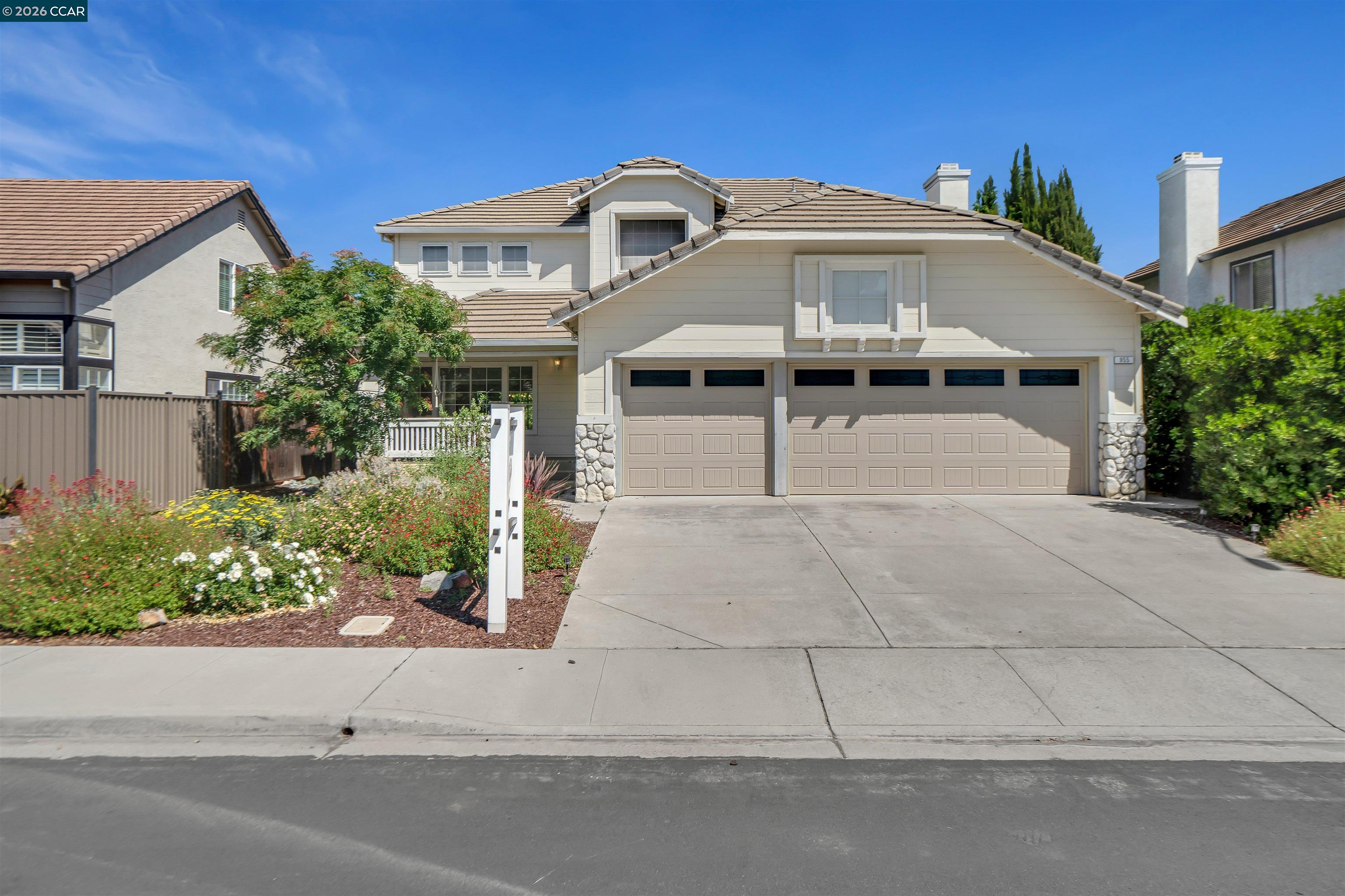 955 Woodsong Ln