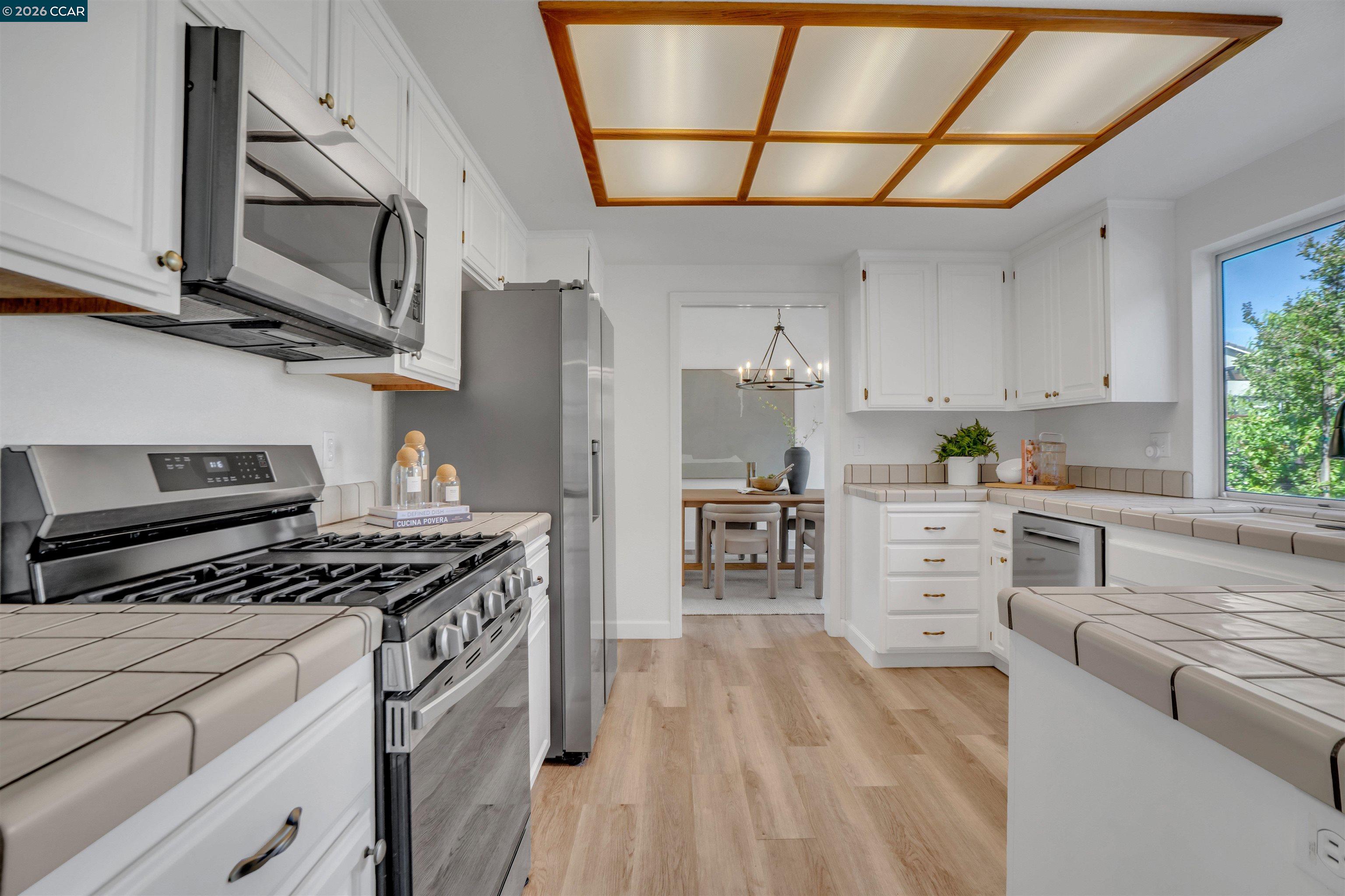955 Woodsong Ln