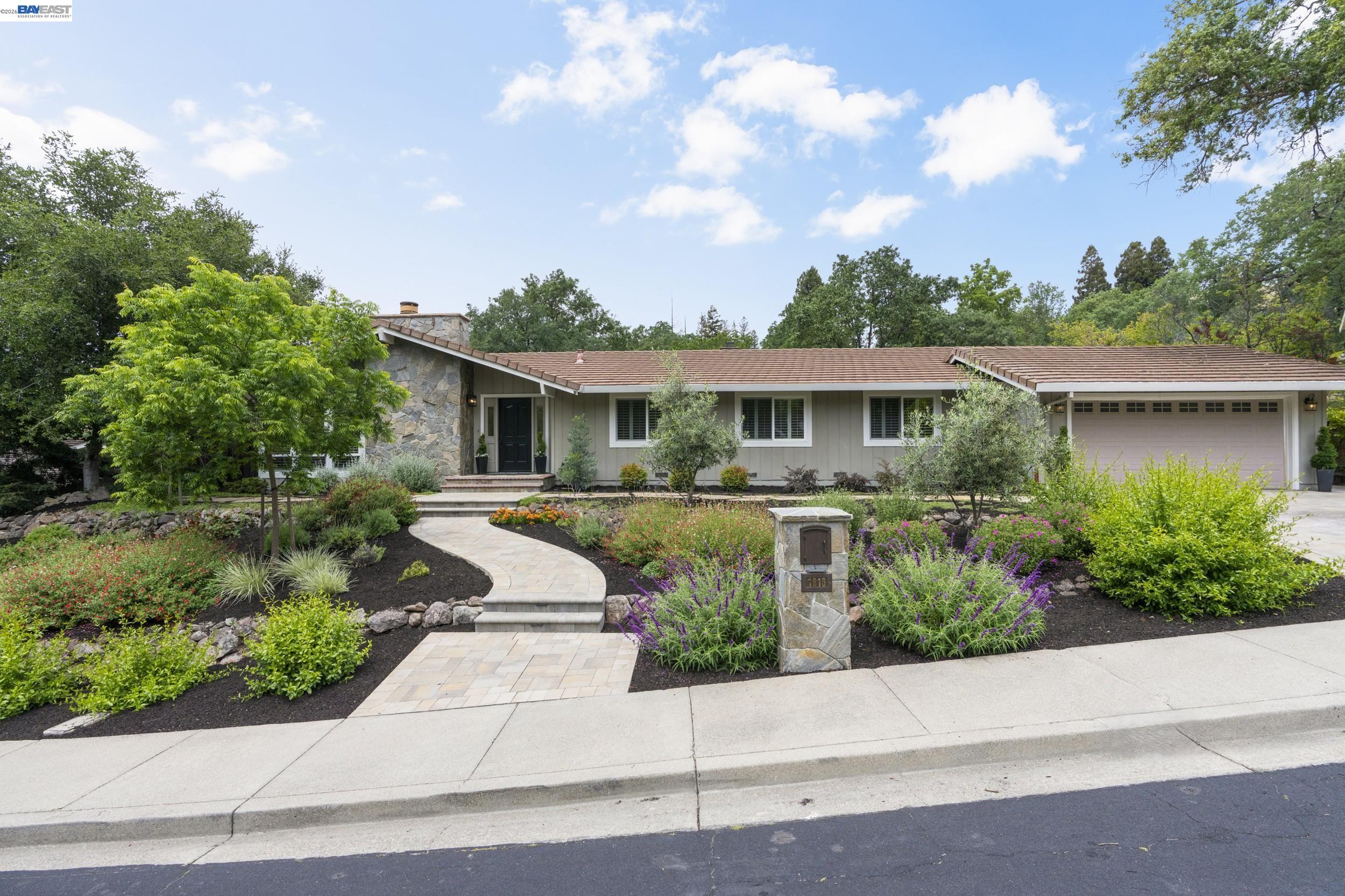 1816 Piedras Cir