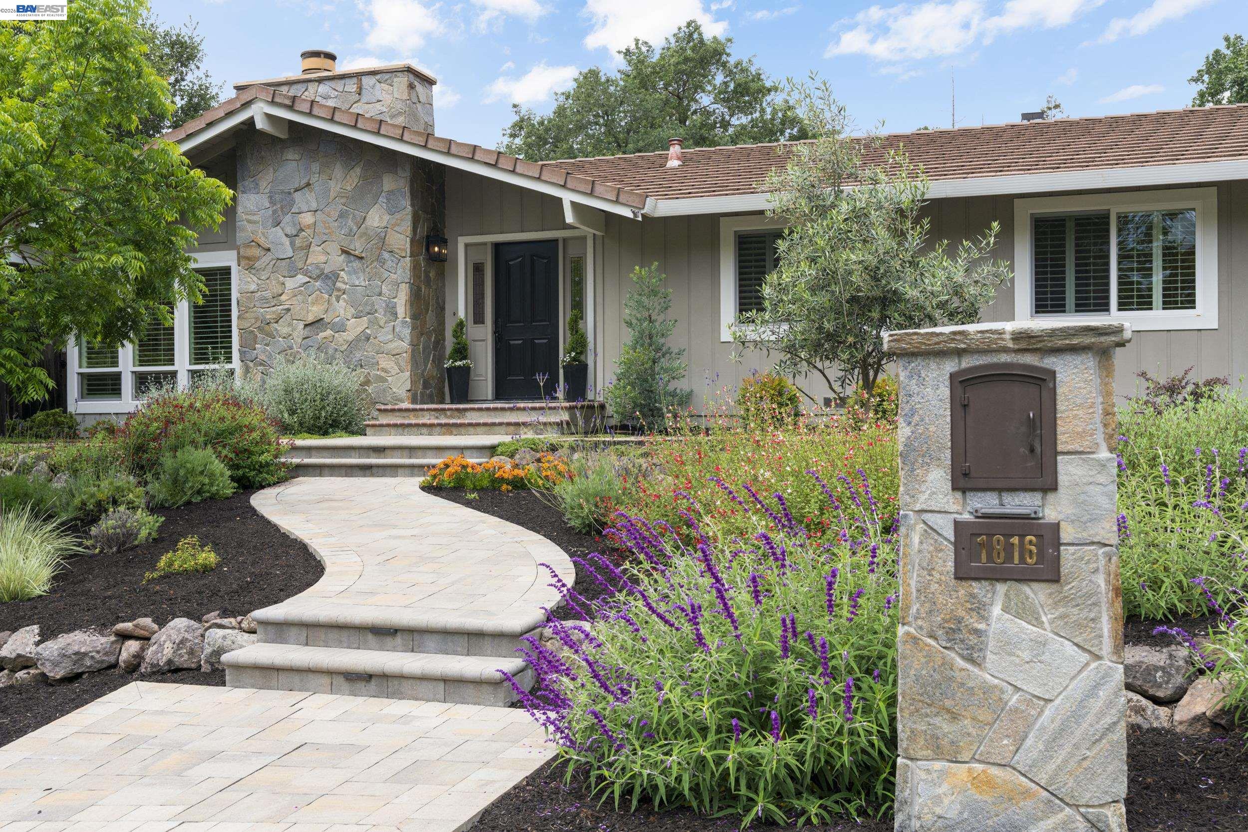 1816 Piedras Cir