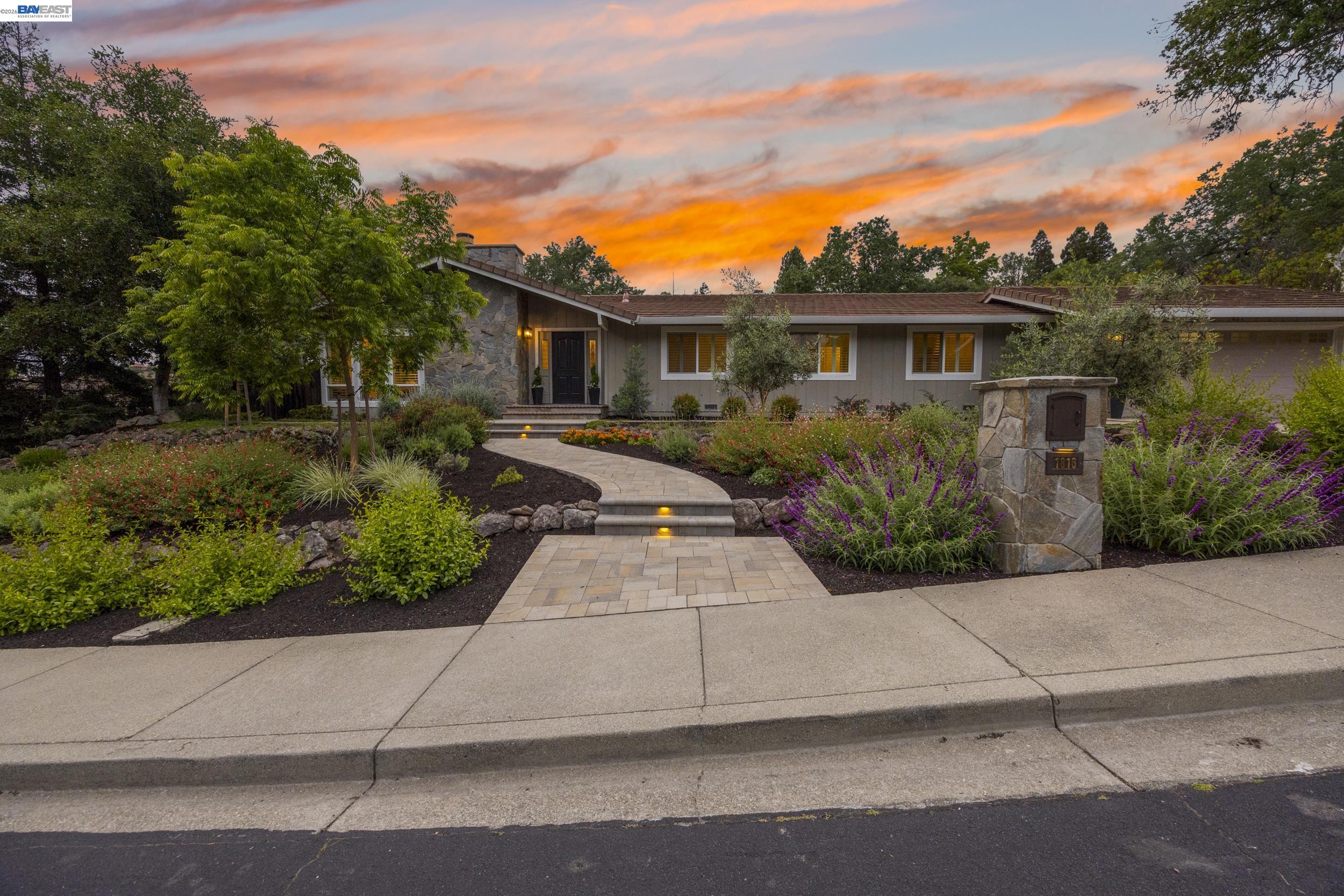 1816 Piedras Cir