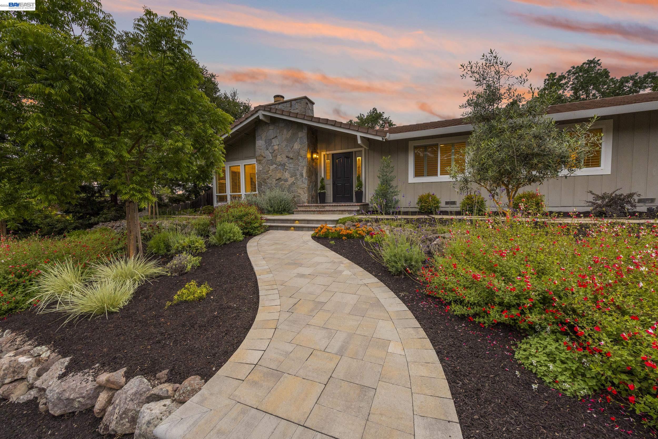 1816 Piedras Cir