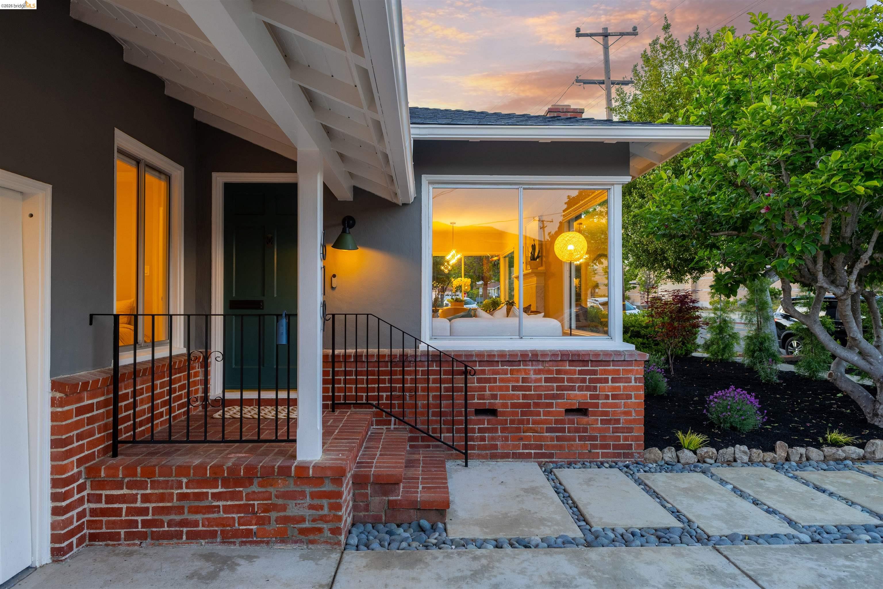 619 Ashbury Ave