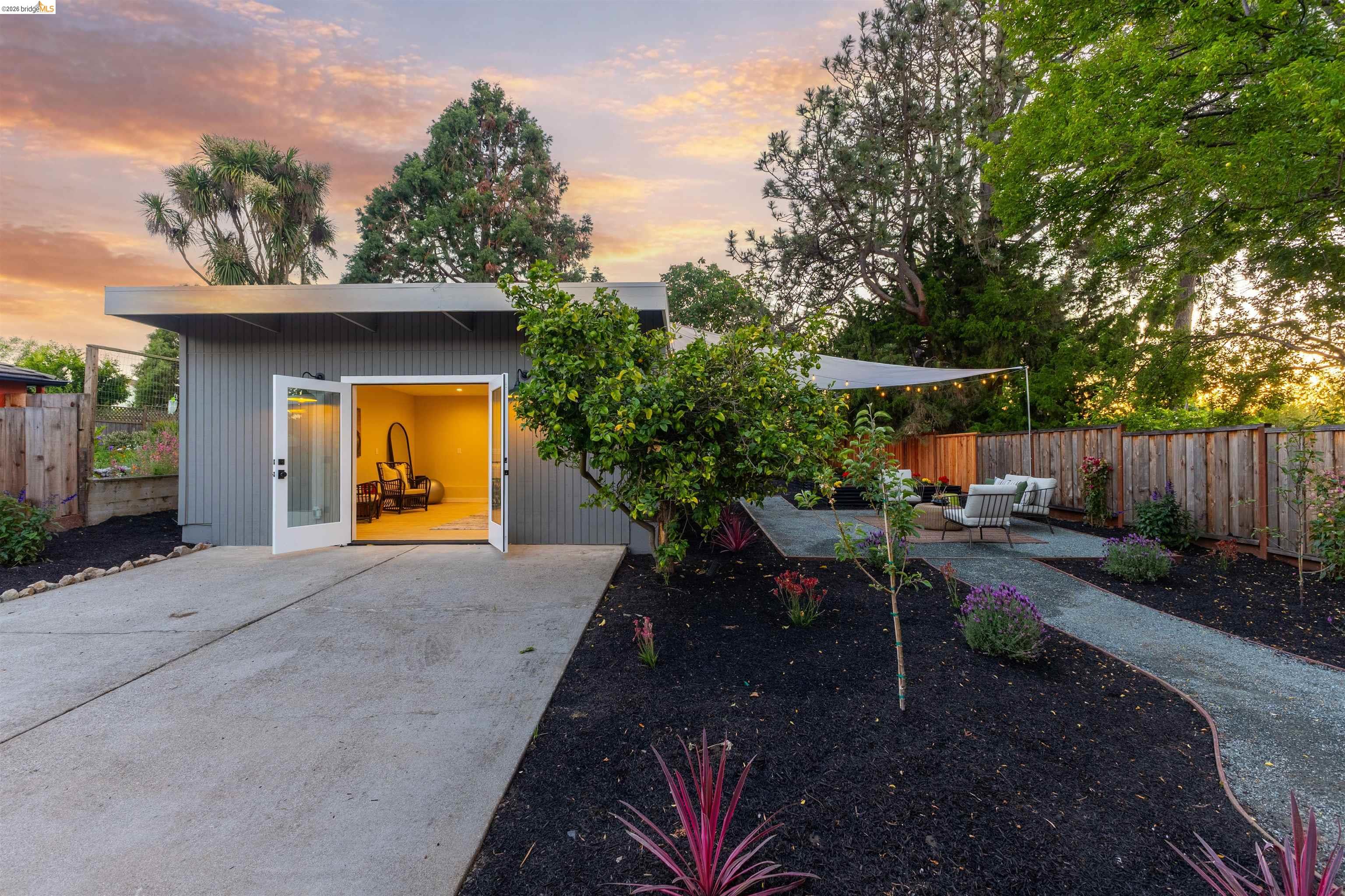 619 Ashbury Ave