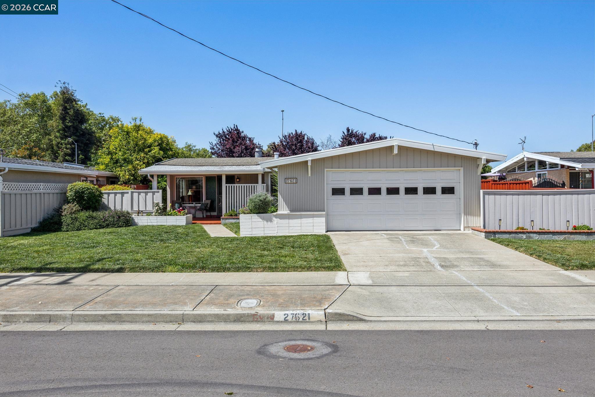 27621 Loyola Ave
