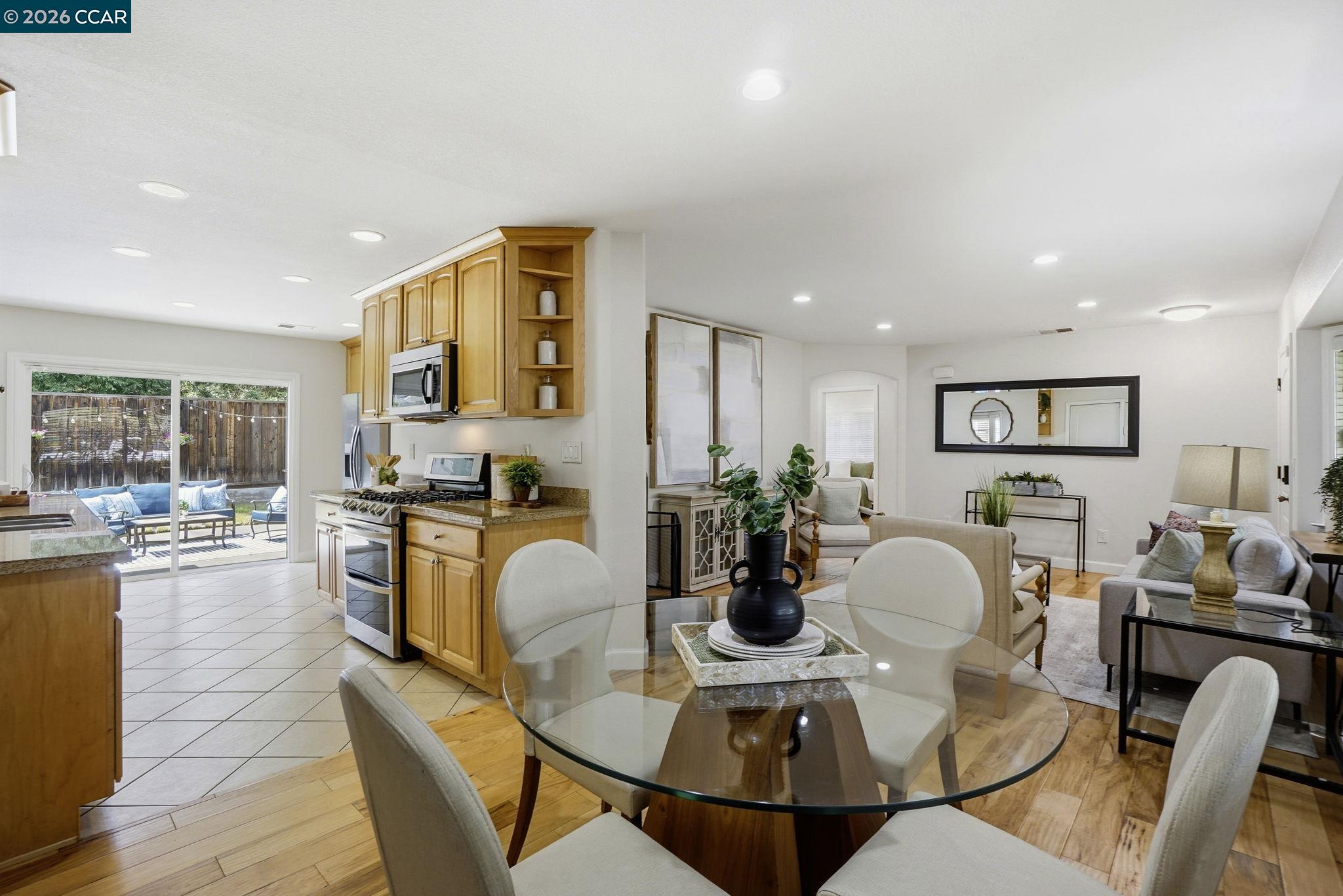 1812 Donna Dr