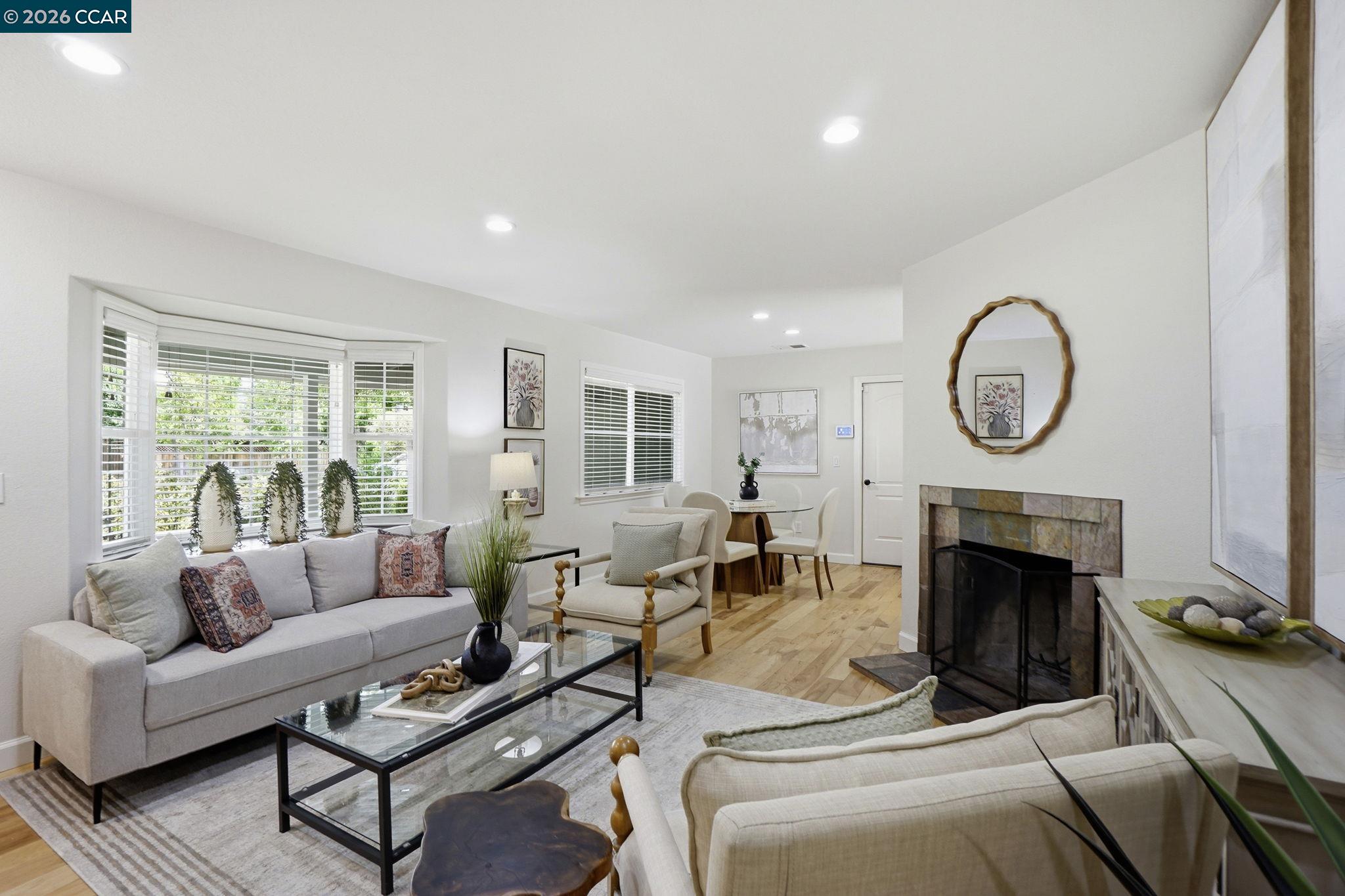 1812 Donna Dr