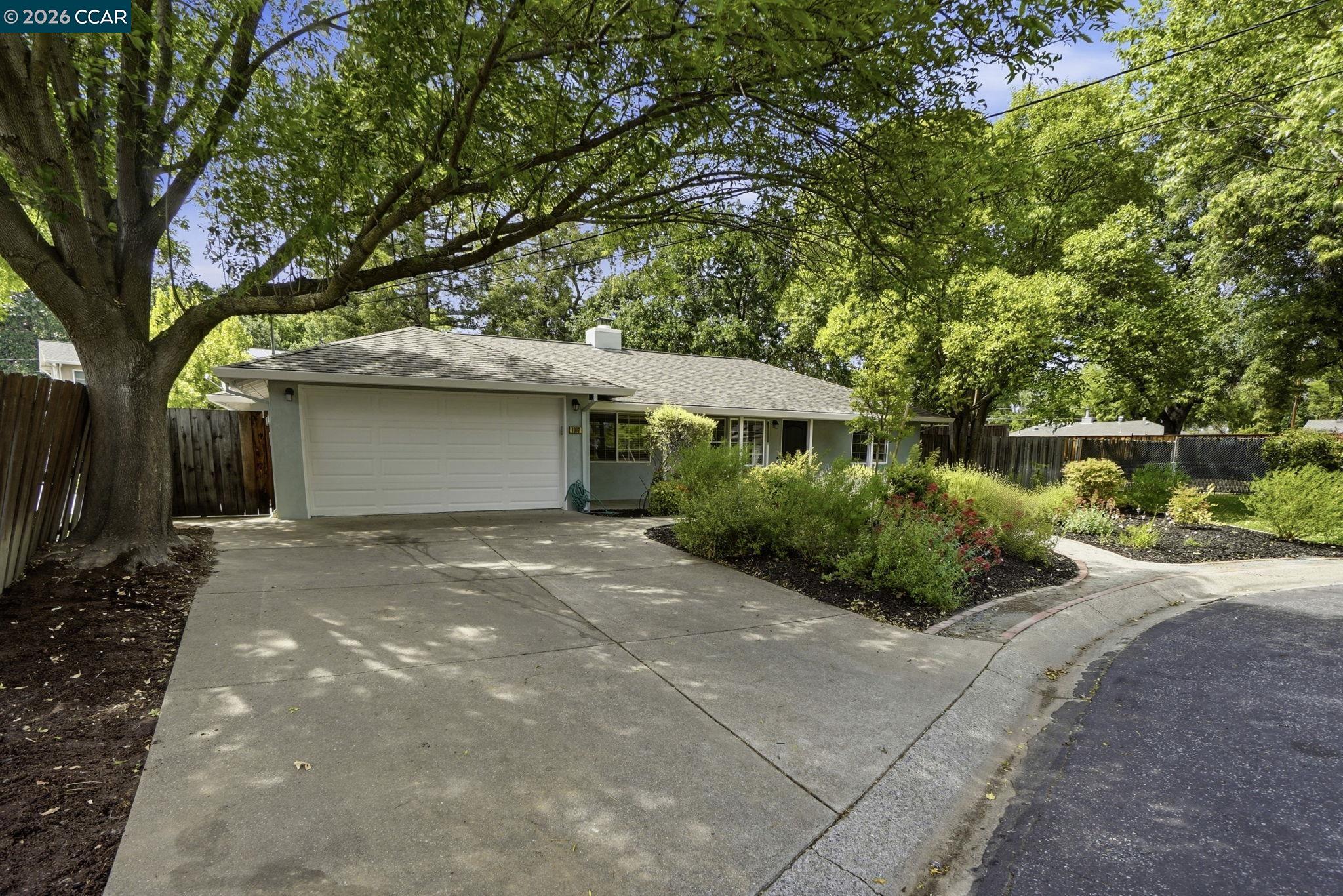 1812 Donna Dr