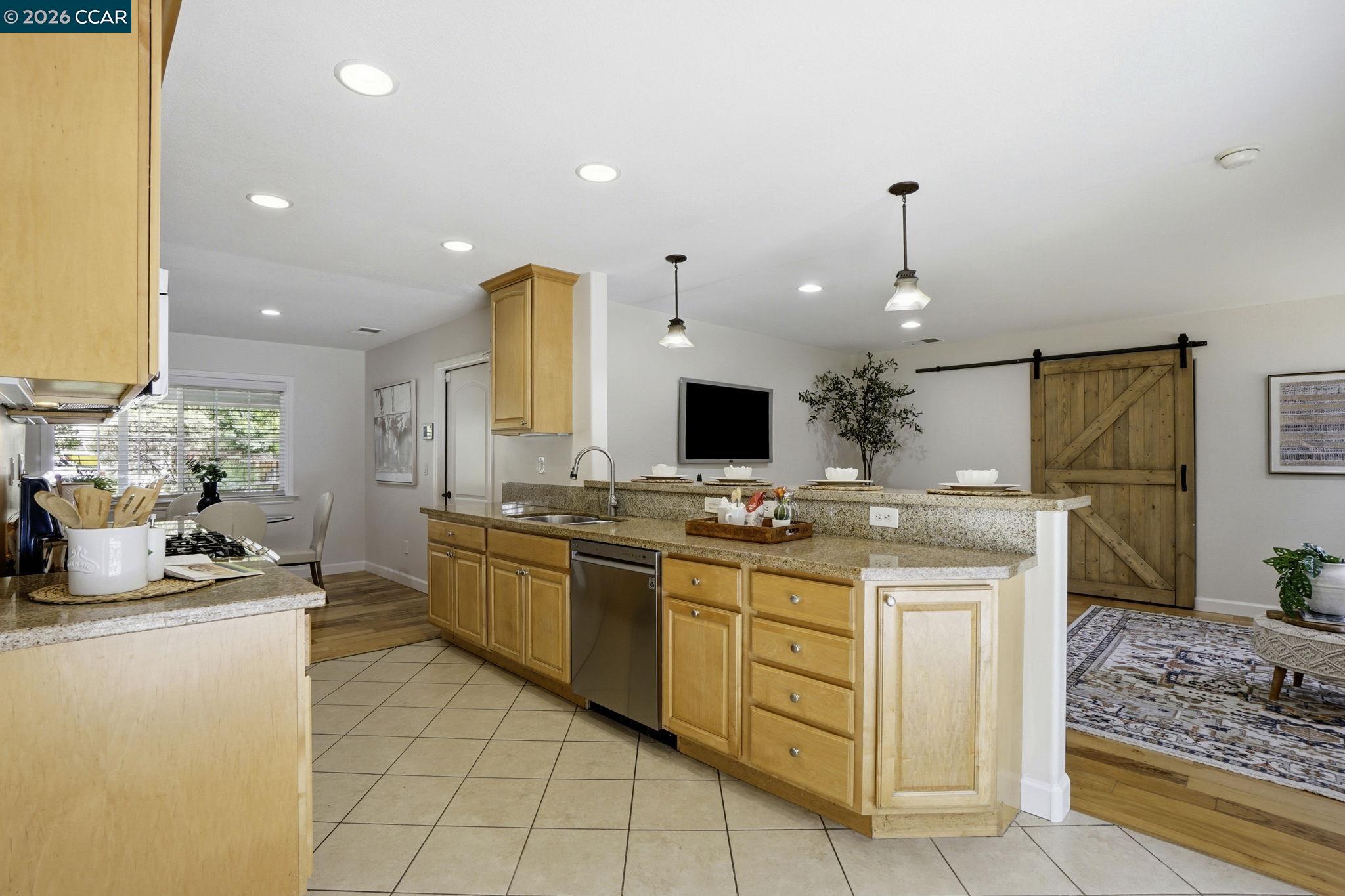 1812 Donna Dr