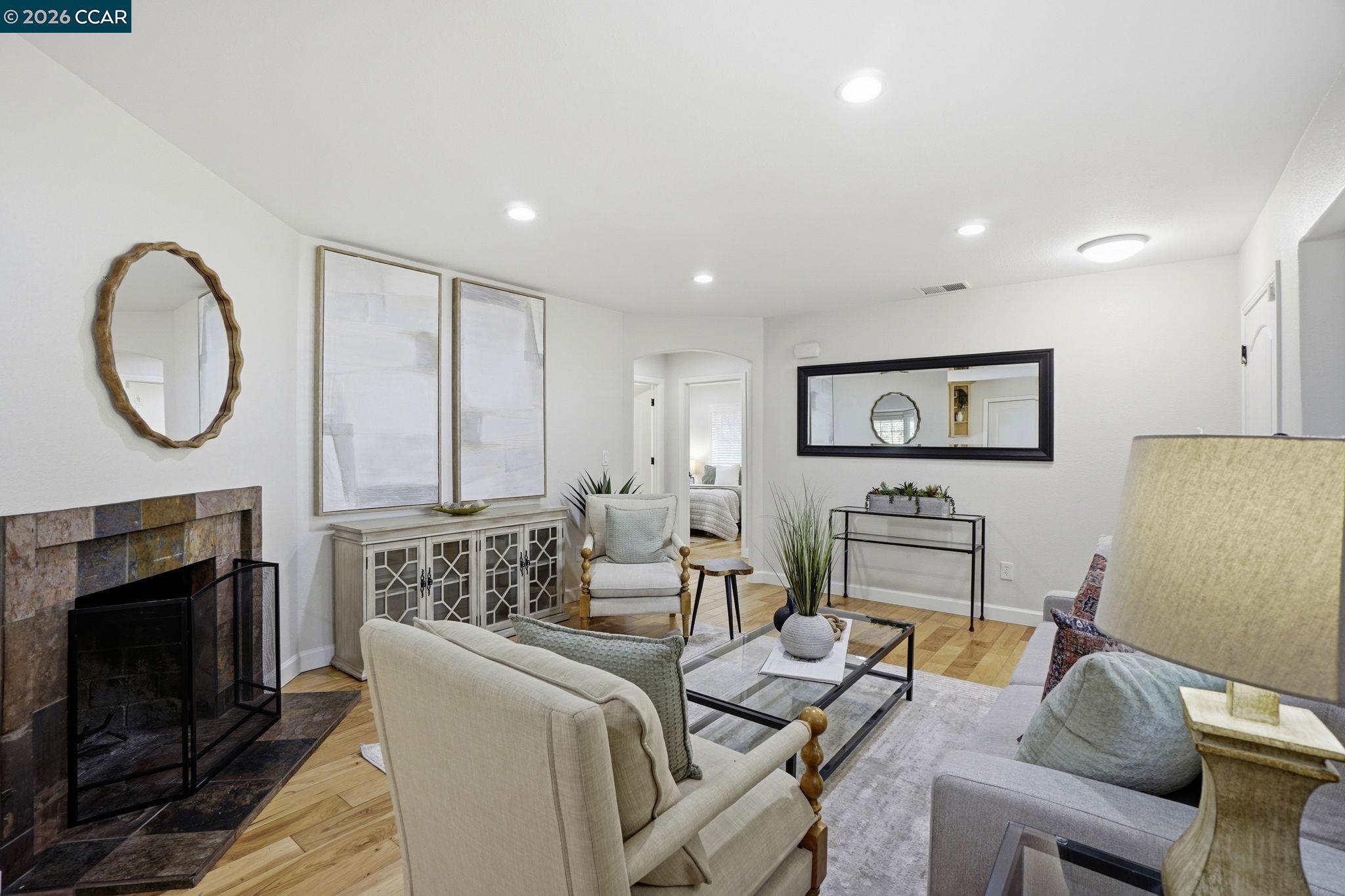 1812 Donna Dr