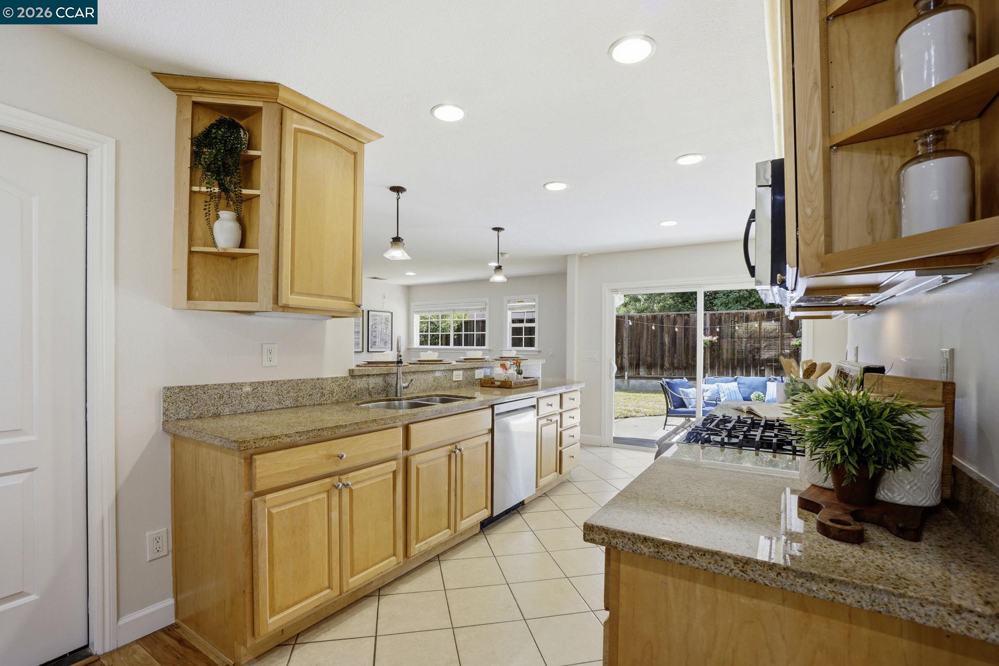 1812 Donna Dr