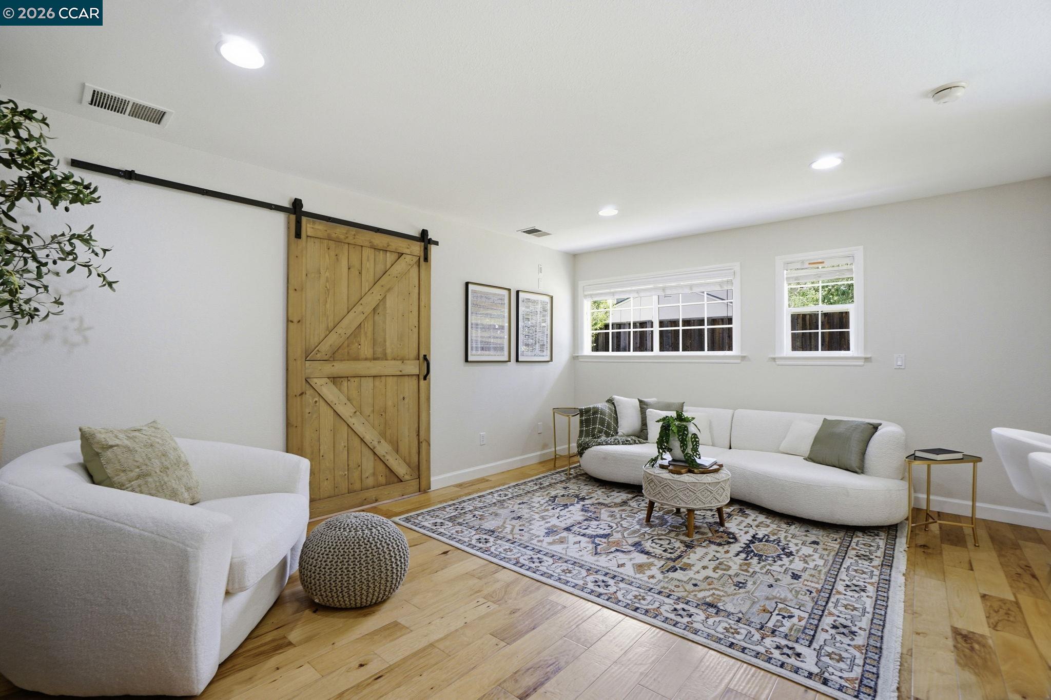 1812 Donna Dr