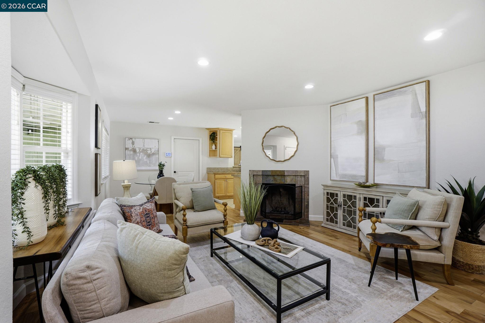 1812 Donna Dr