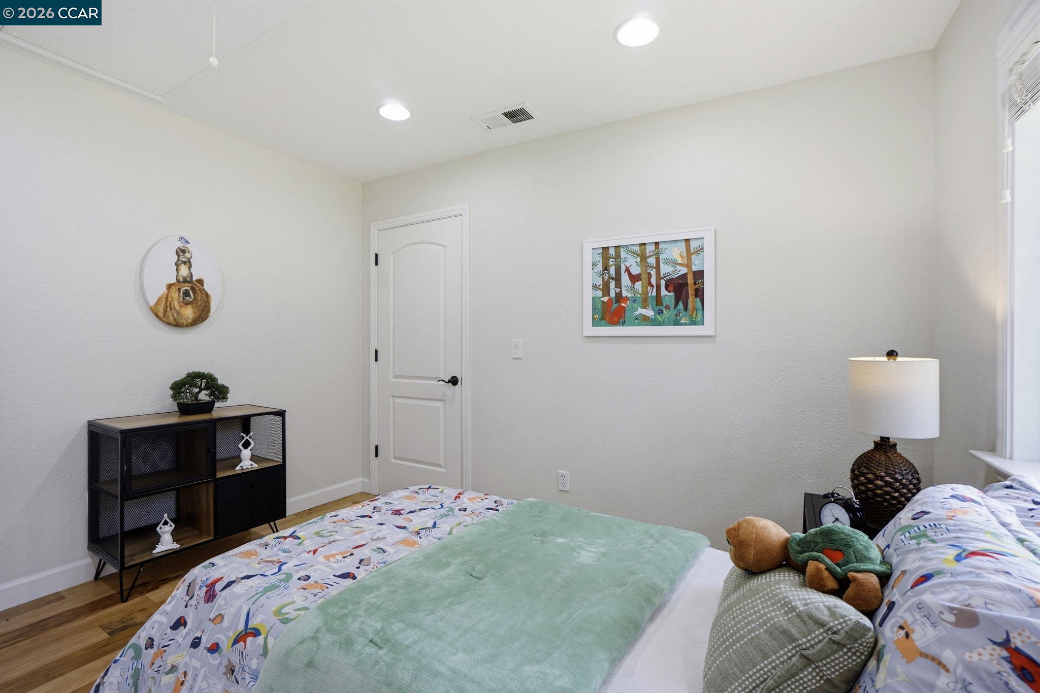 1812 Donna Dr