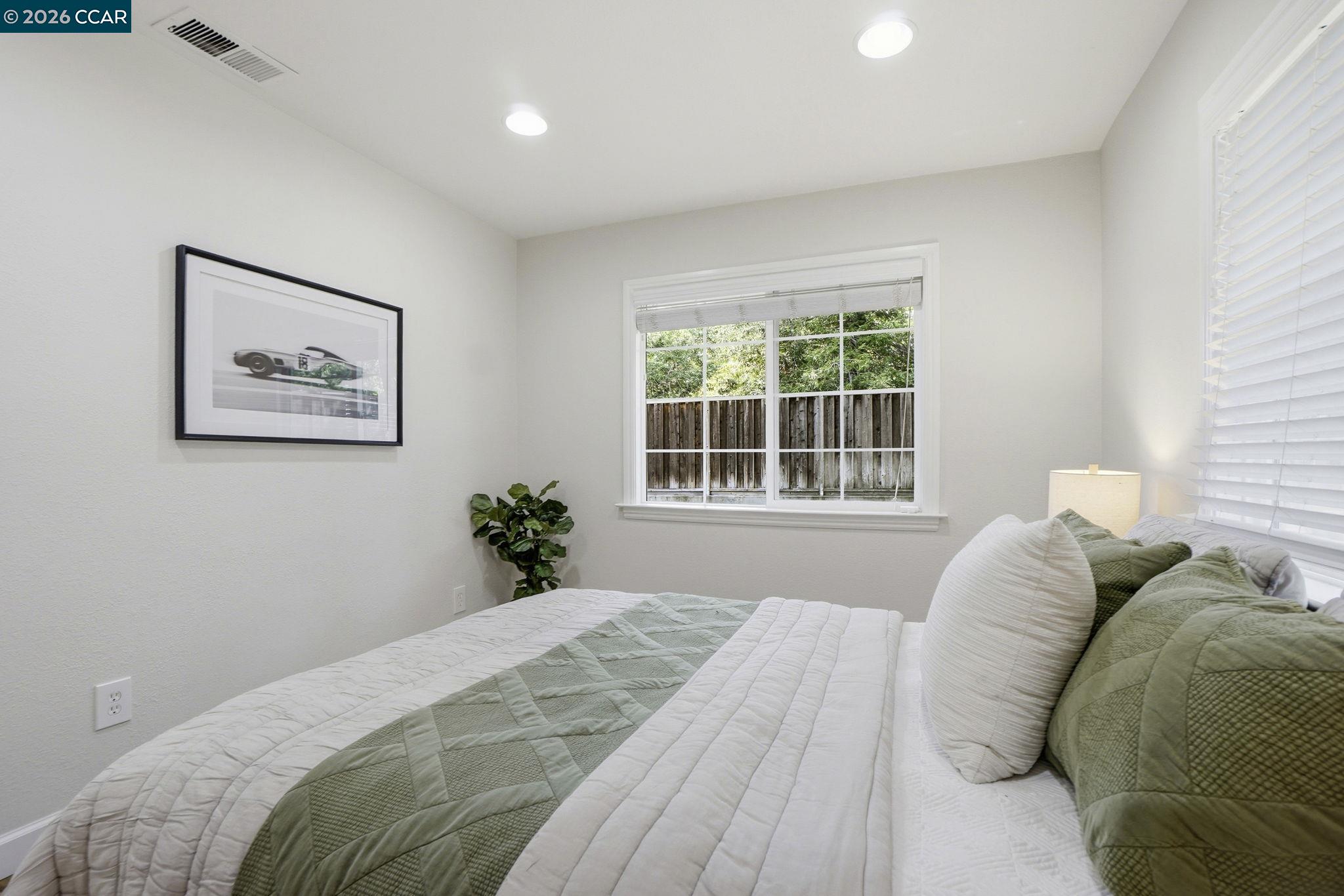 1812 Donna Dr