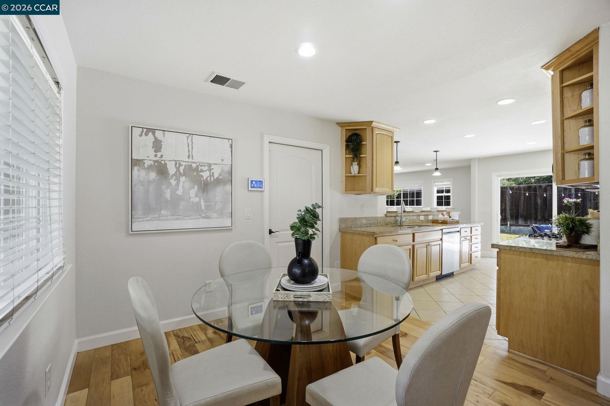 1812 Donna Dr