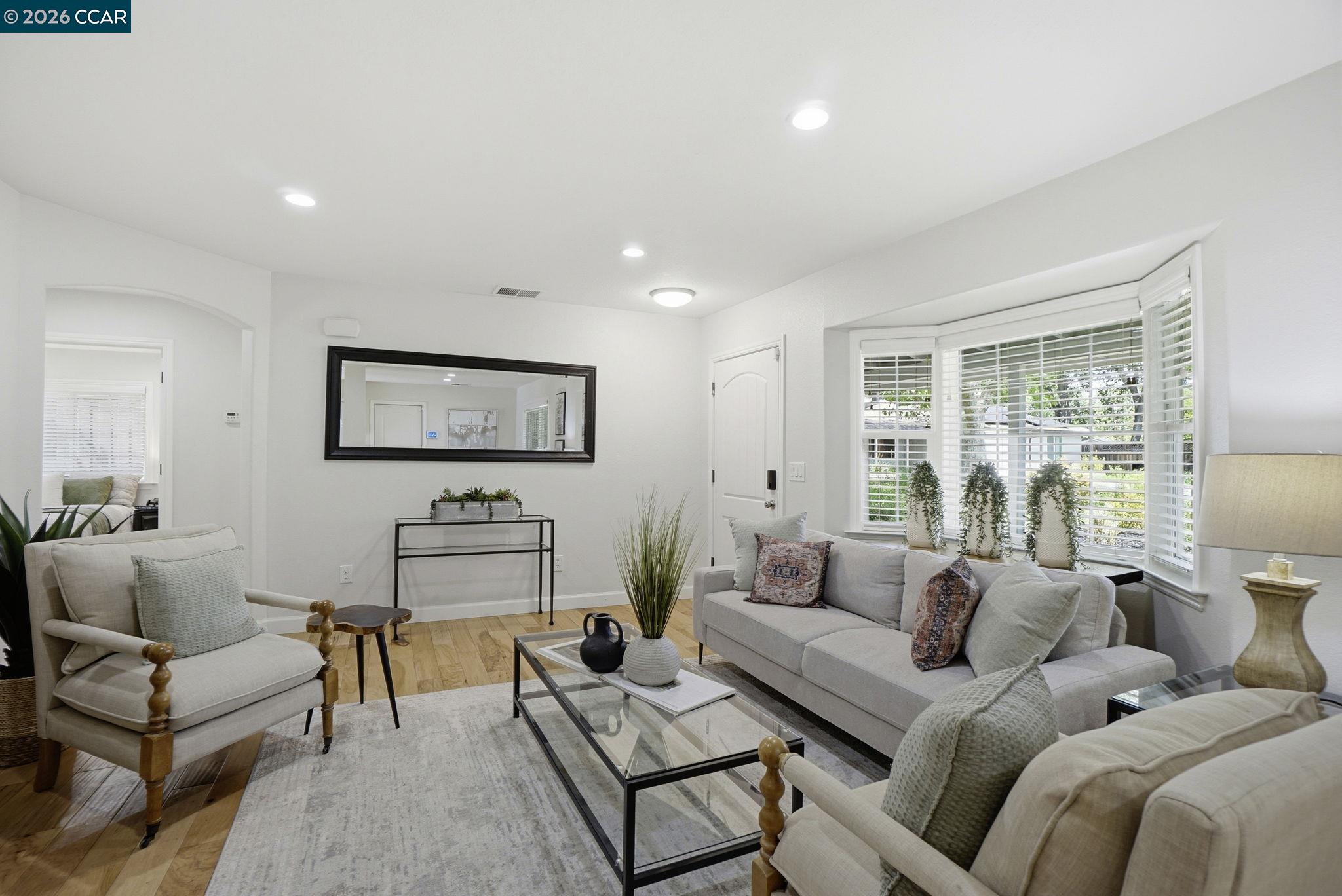 1812 Donna Dr