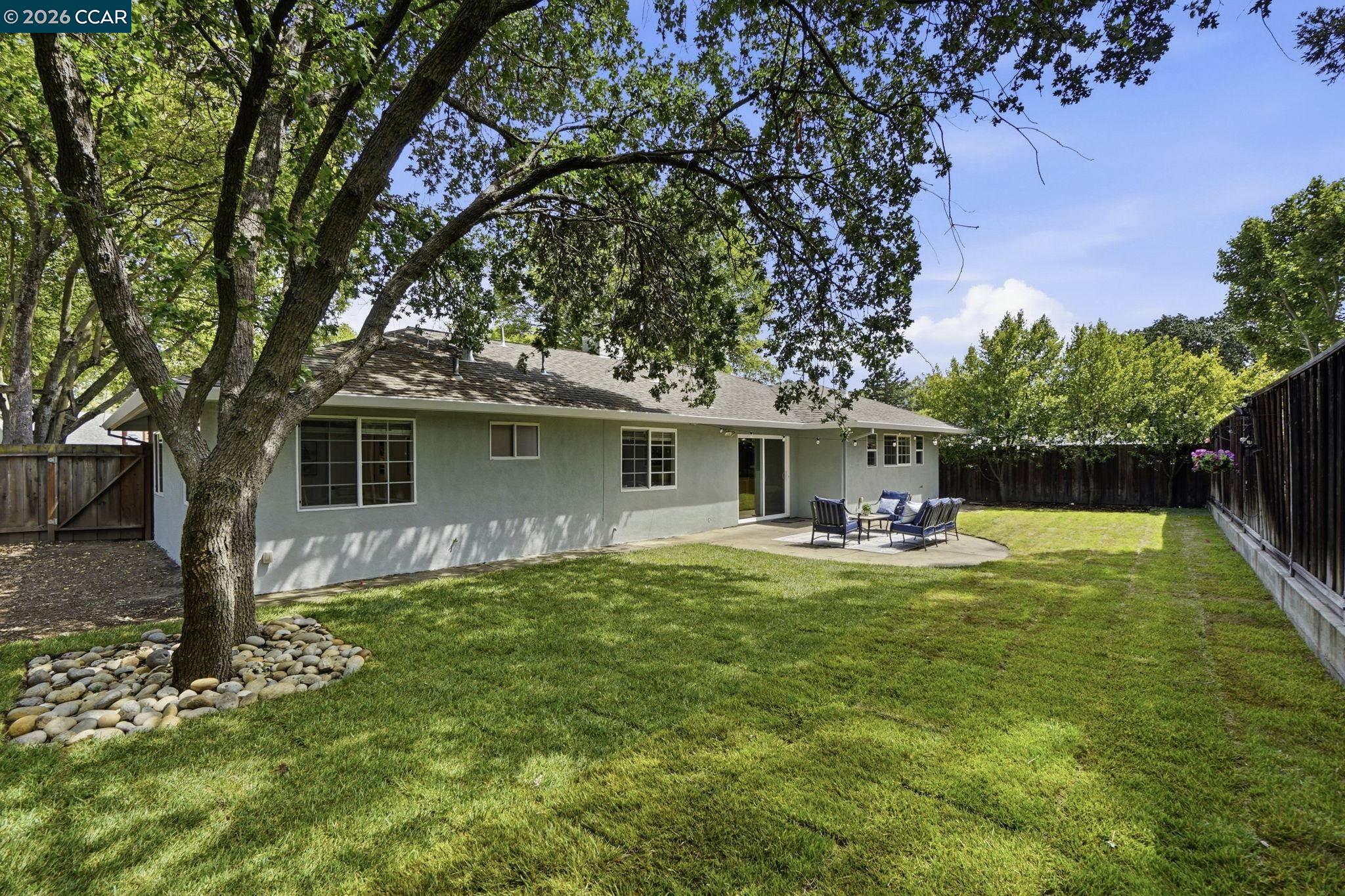 1812 Donna Dr