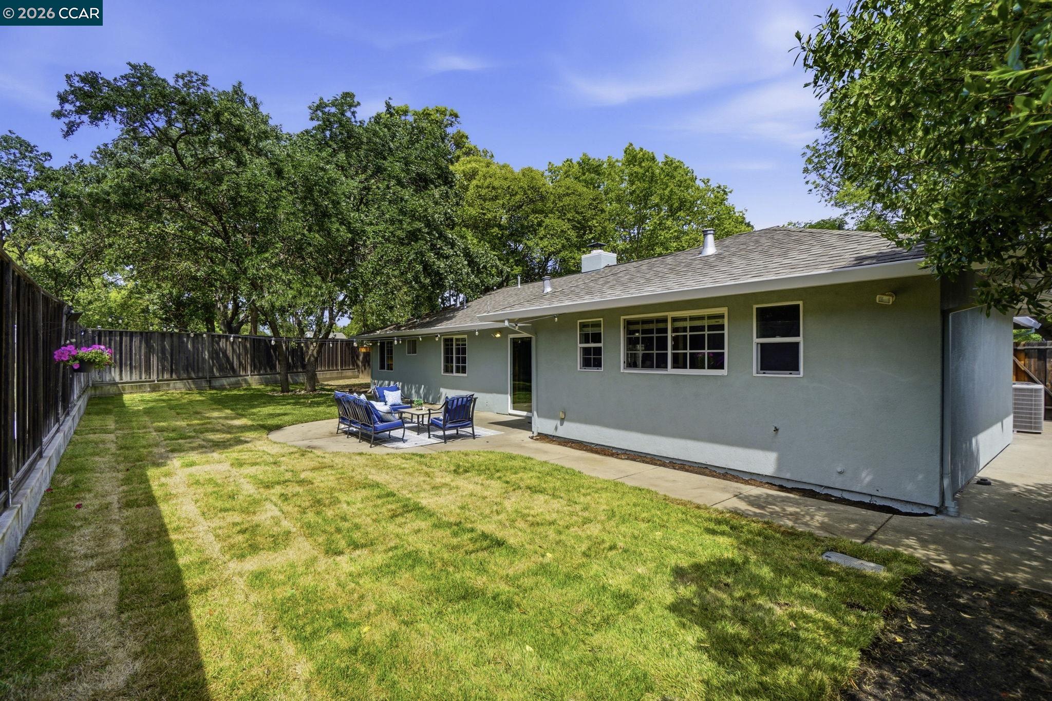 1812 Donna Dr